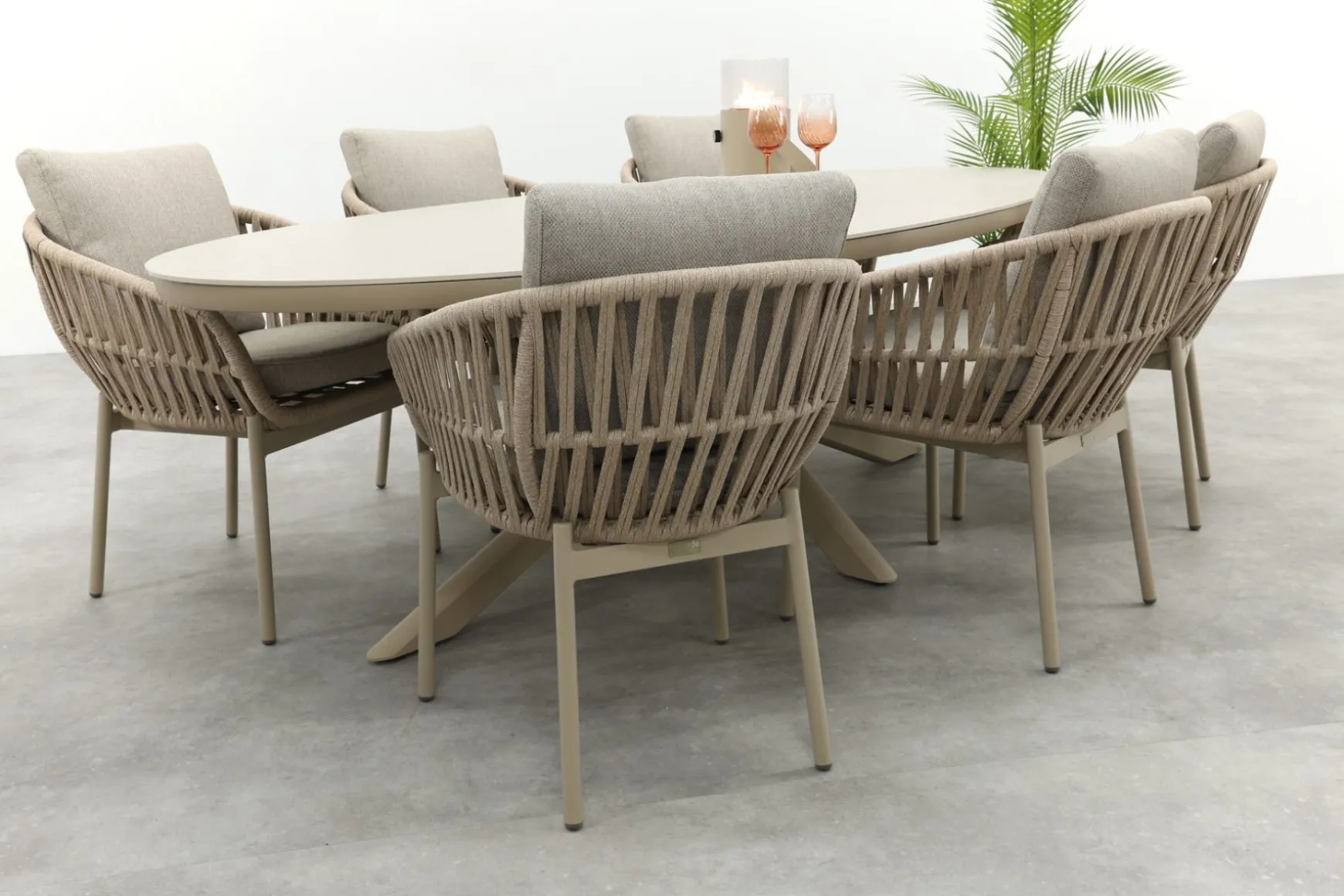Romeo/Ventaro ovale tuinset voor 6 personen 240x115 cm. - Latte