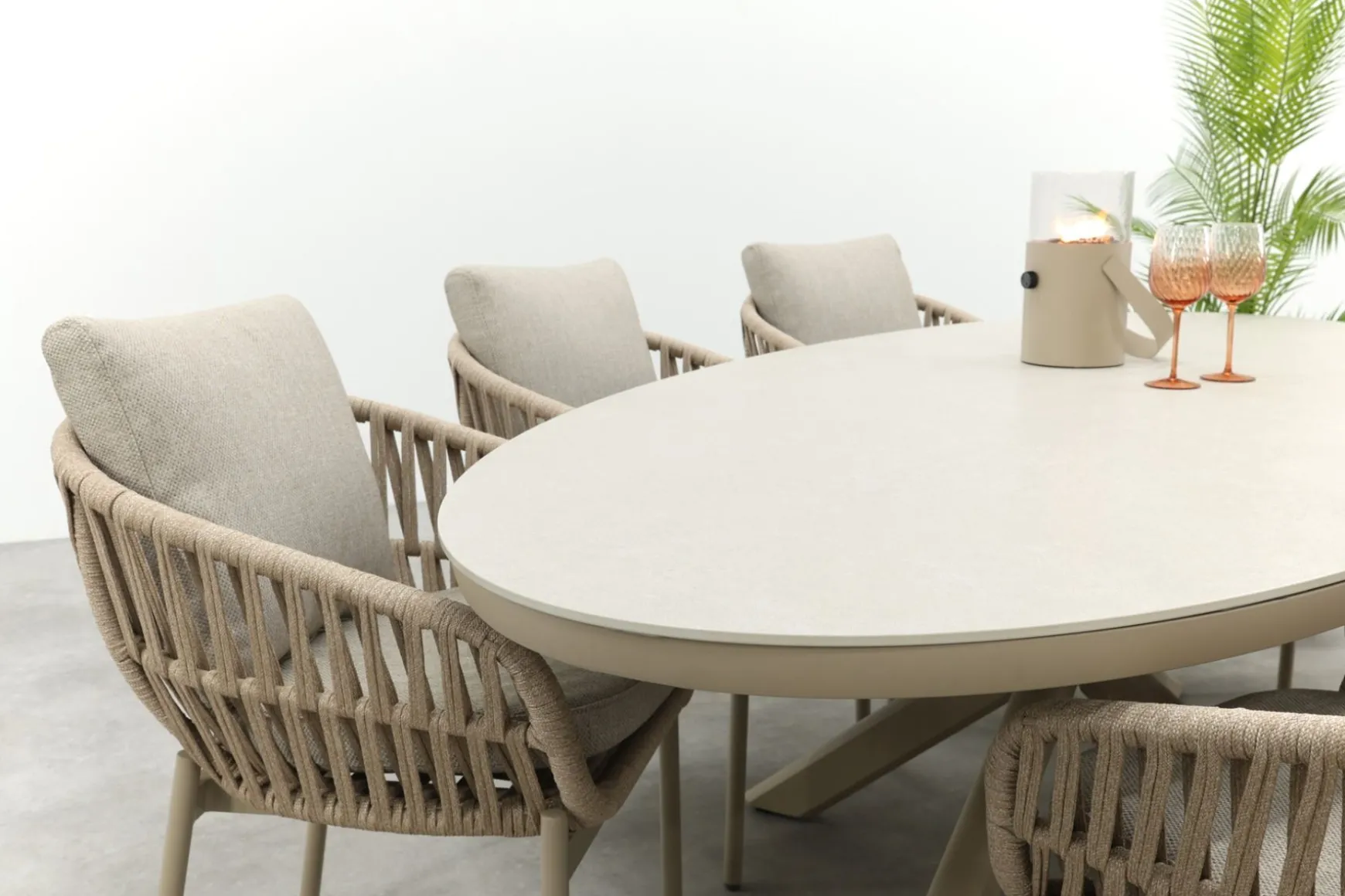 Romeo/Ventaro ovale tuinset voor 6 personen 240x115 cm. - Latte