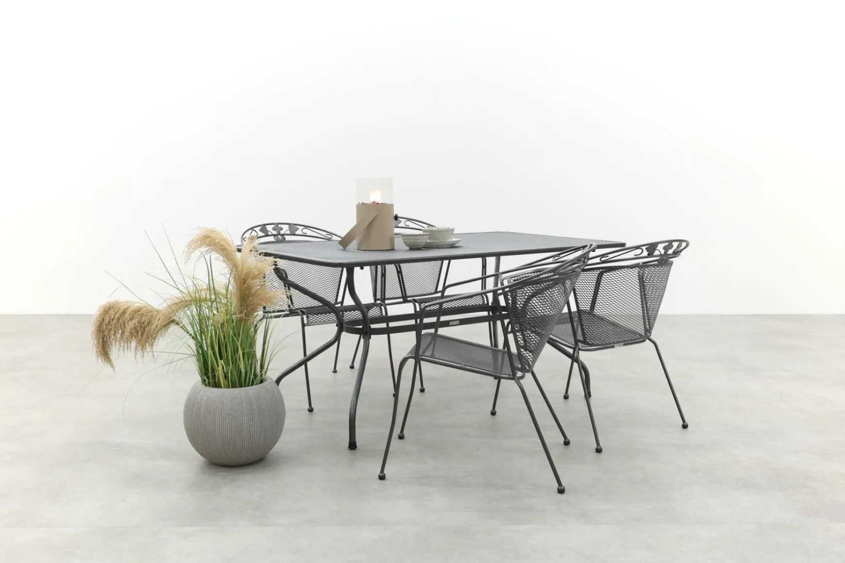 Royal Garden Elegance stapelbare tuinset strekmetaal 160x90 cm.