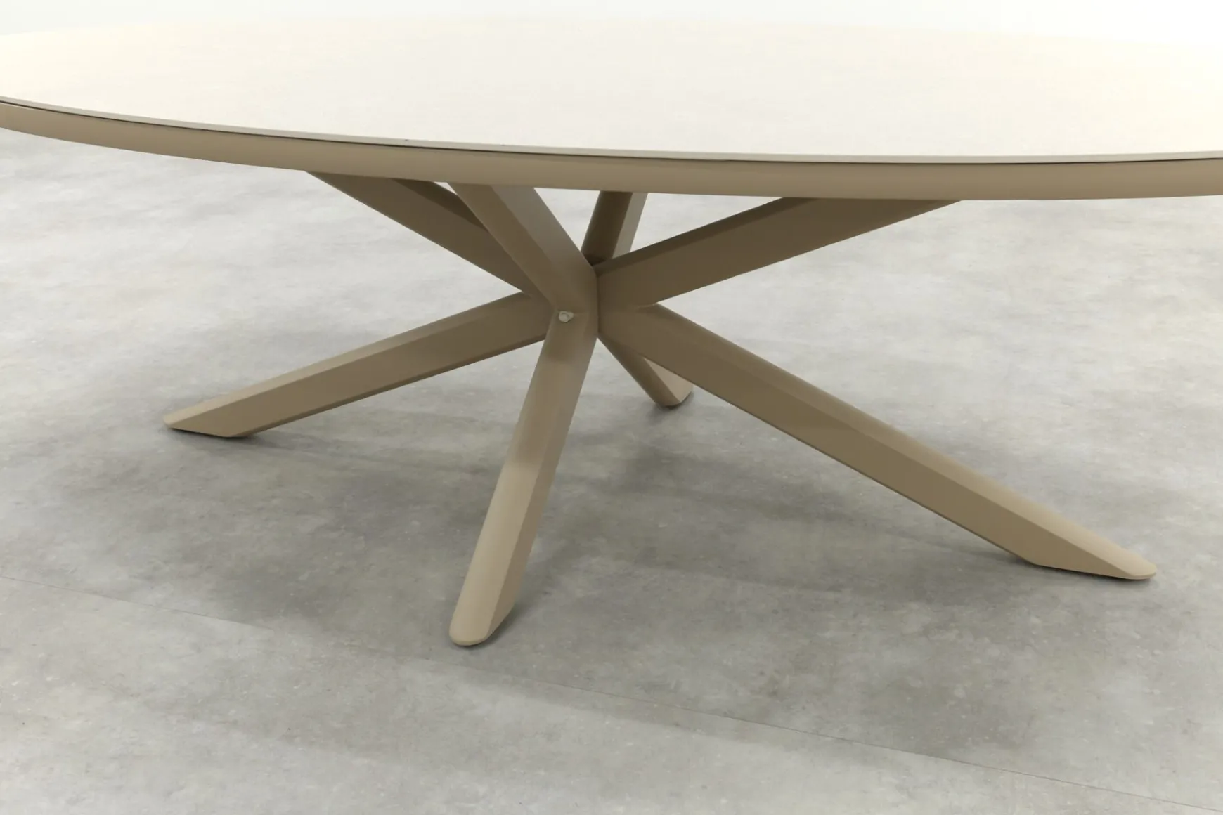 Sara/Ventaro ovale tuinset 240x115 cm. - Latte