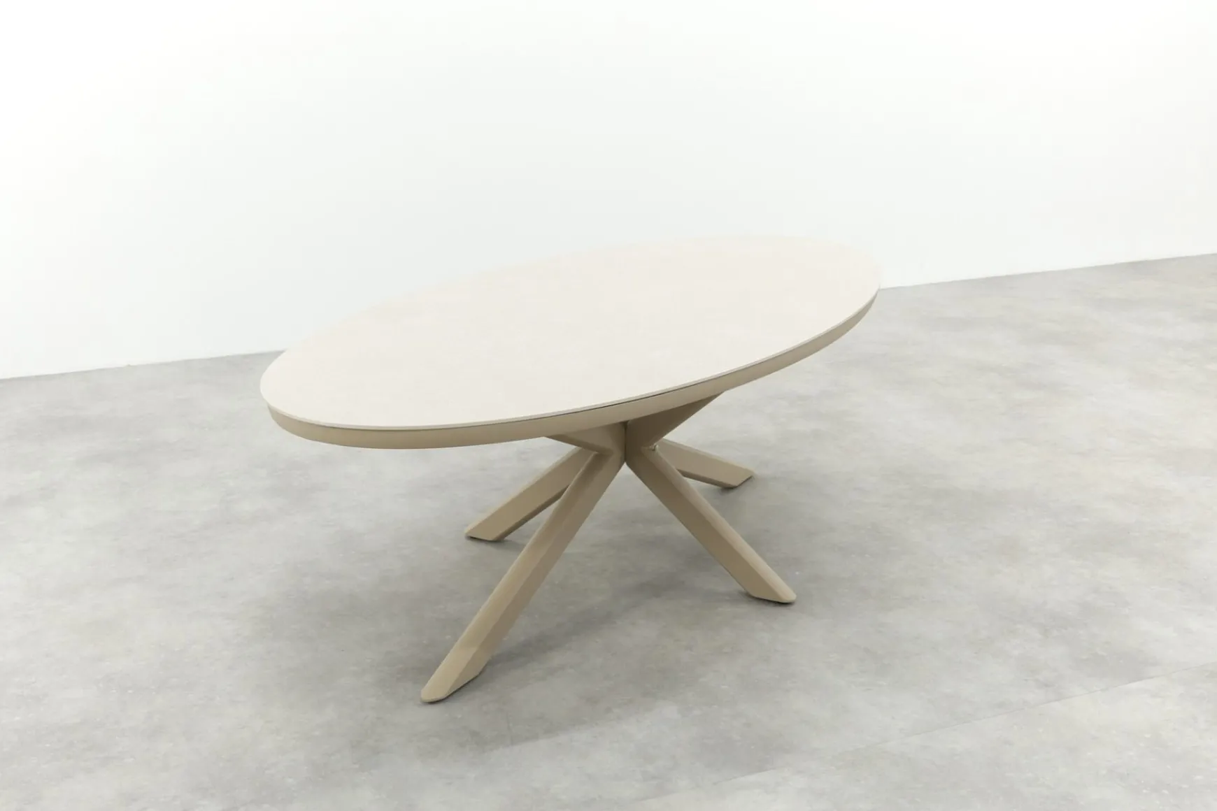 Sara/Ventaro ovale tuinset 240x115 cm. - Latte