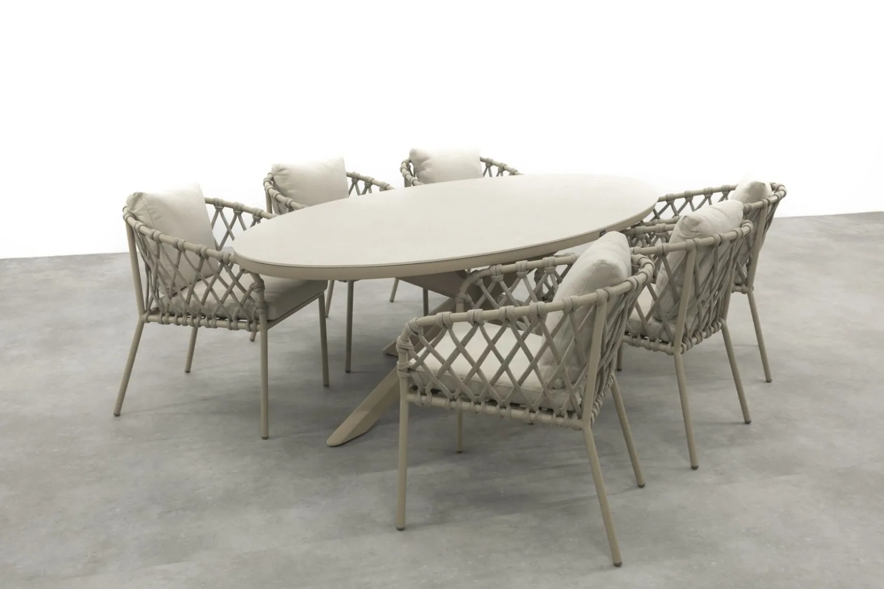Sara/Ventaro ovale tuinset 240x115 cm. - Latte
