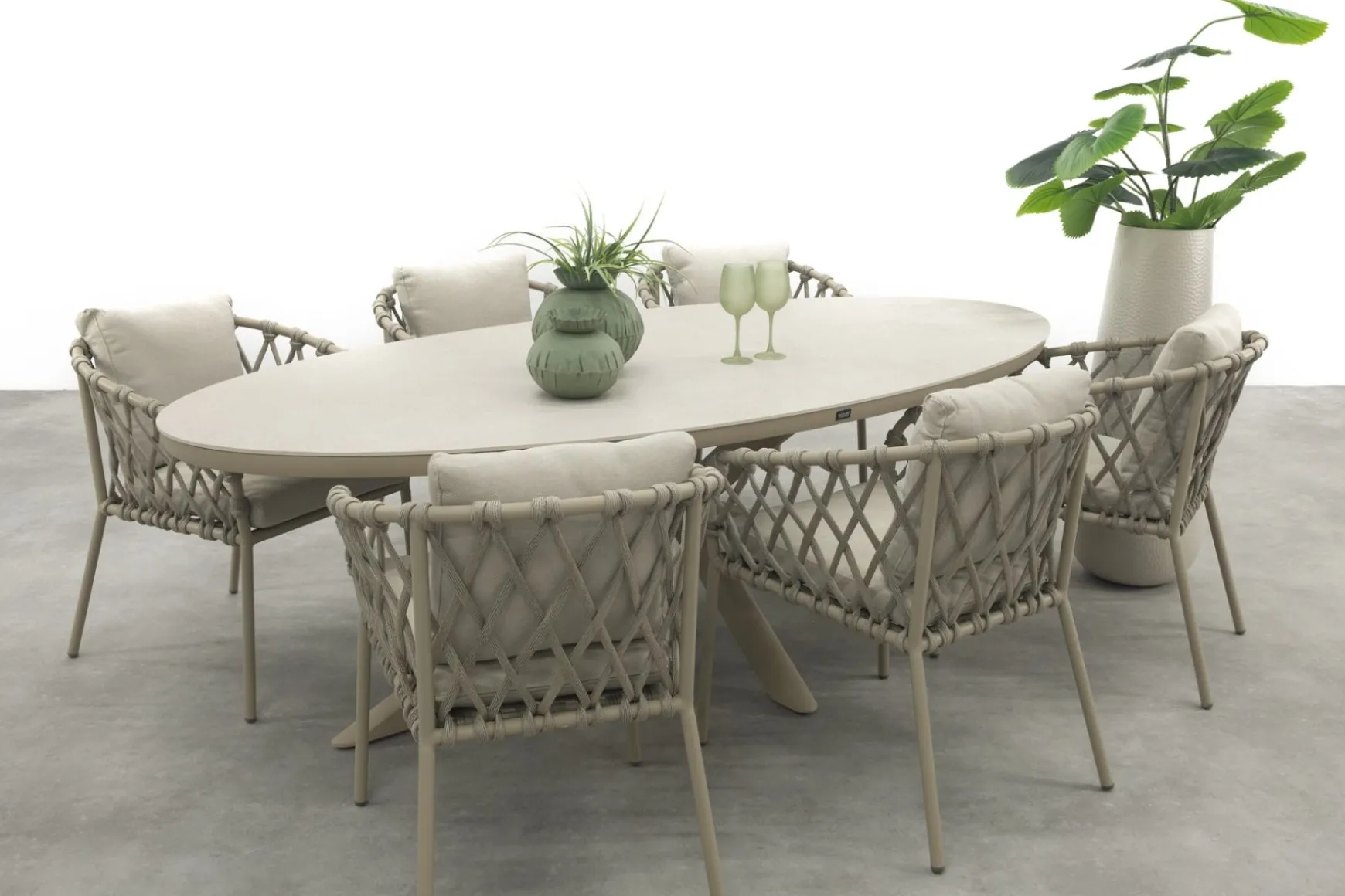 Sara/Ventaro ovale tuinset 240x115 cm. - Latte