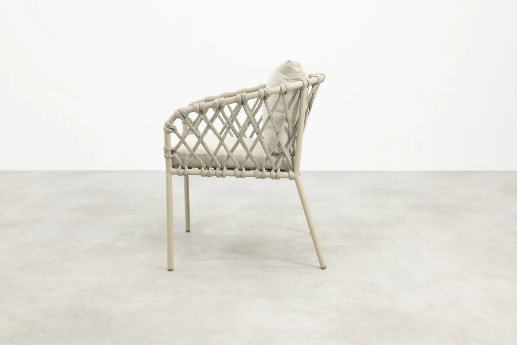 Sara/Ventaro ovale tuinset 240x115 cm. - Latte