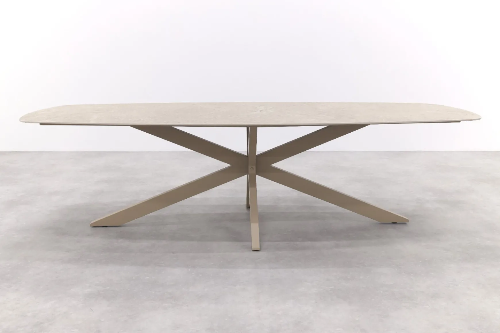 4 Seasons Nevada low dining - keramisch Deens ovale tuintafel 250x105 cm. - Latte