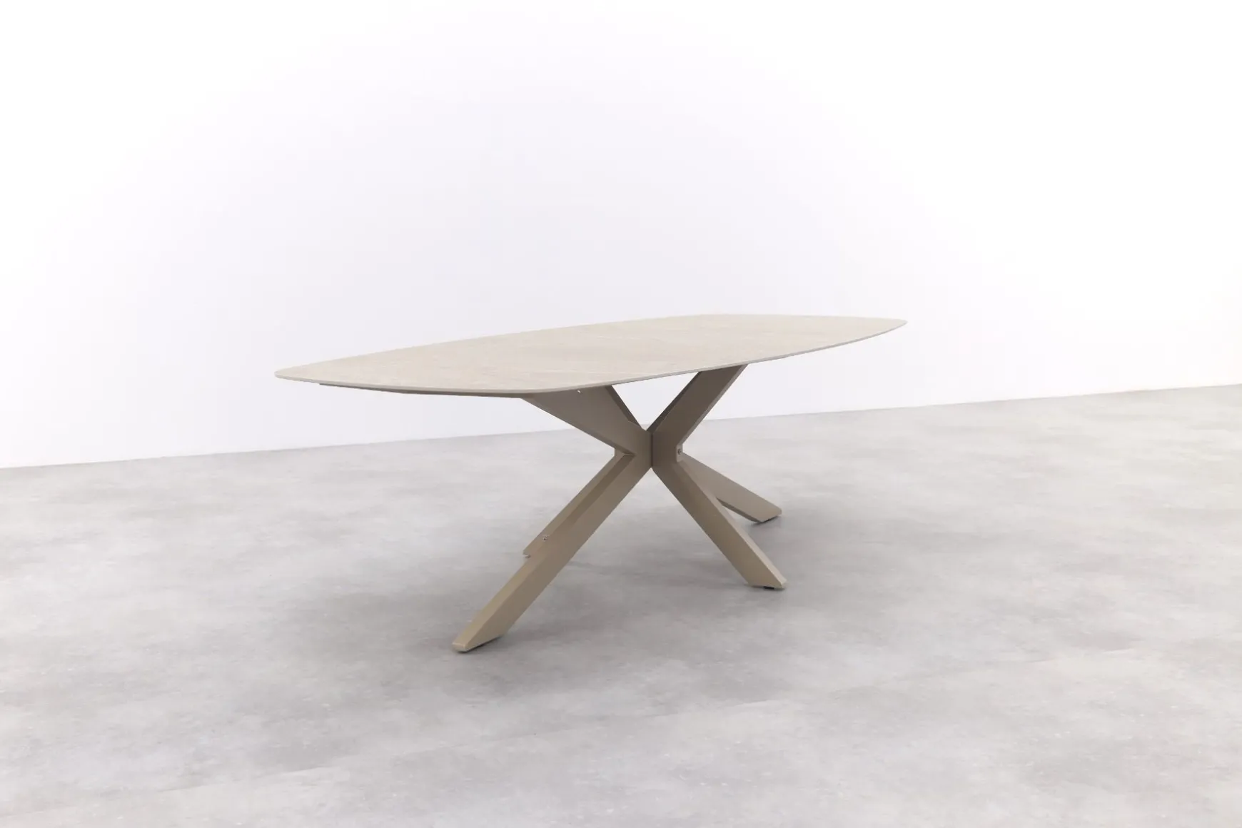 4 Seasons Nevada low dining - keramisch Deens ovale tuintafel 250x105 cm. - Latte