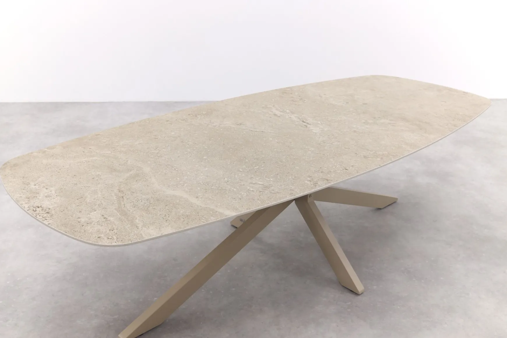 4 Seasons Nevada low dining - keramisch Deens ovale tuintafel 250x105 cm. - Latte