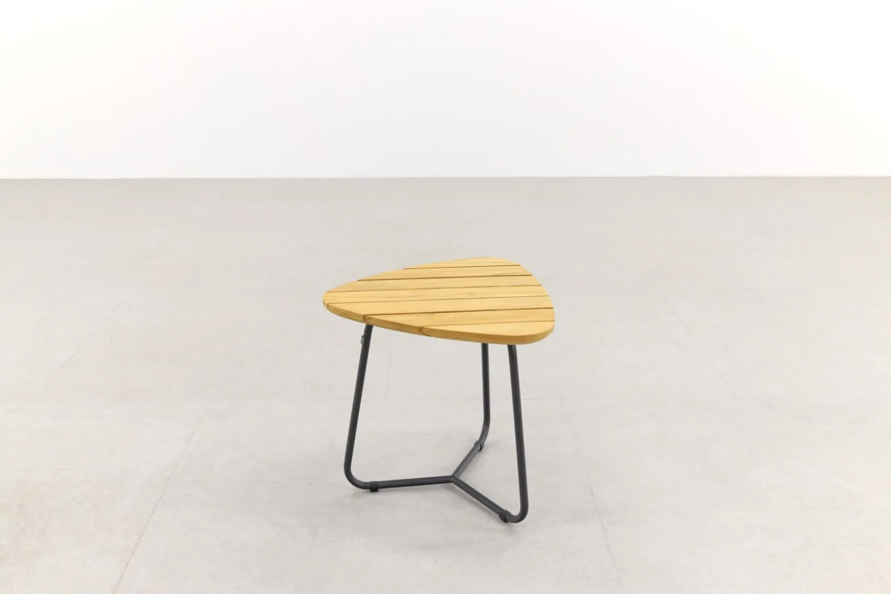 4 Seasons Verdi set van 2 teak driehoekige salontafels