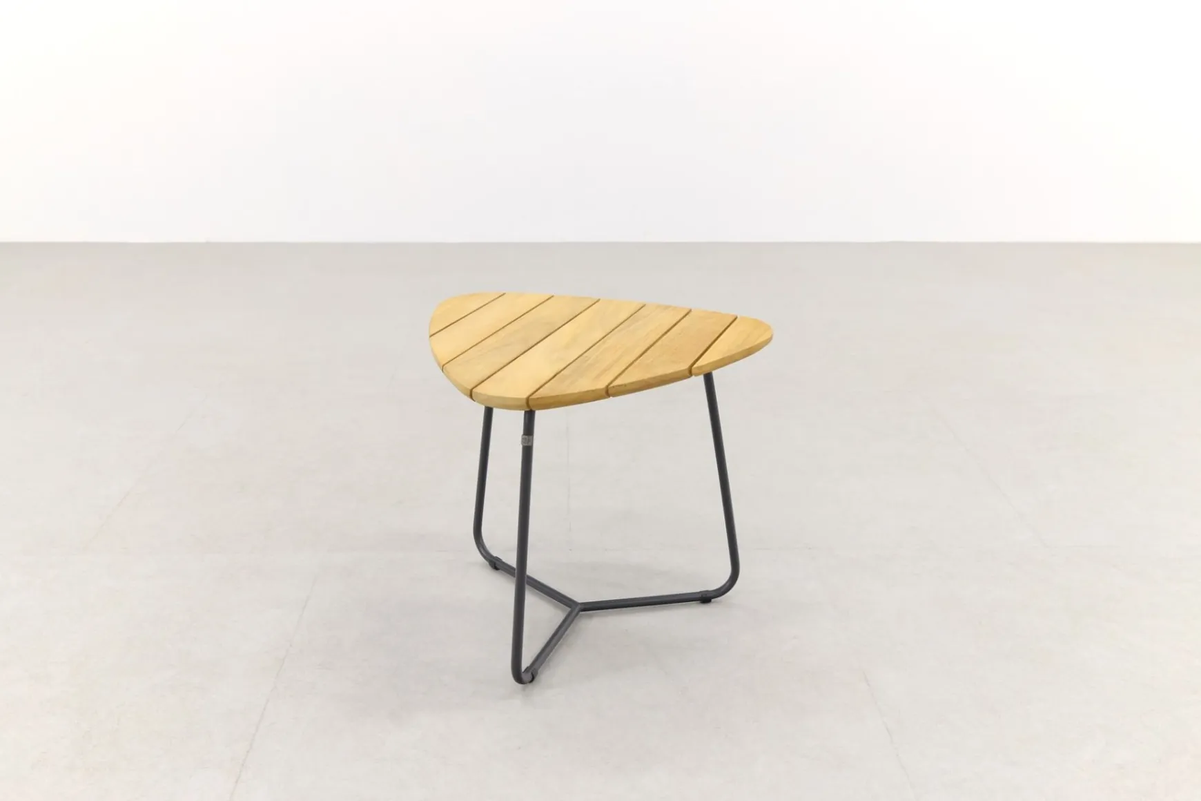 4 Seasons Verdi set van 2 teak driehoekige salontafels