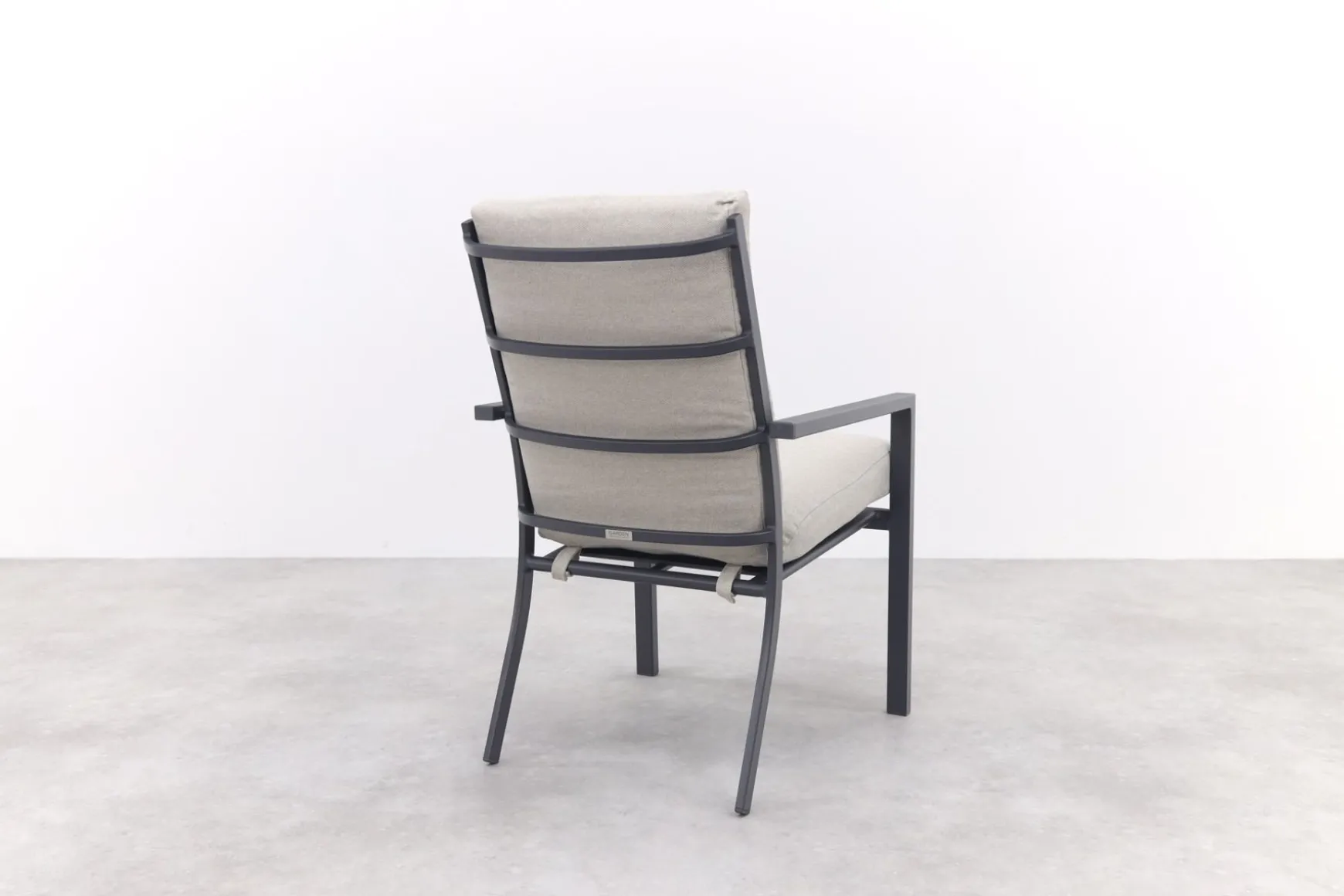 Sergio dining tuinstoel Carbon black/Desert Sand