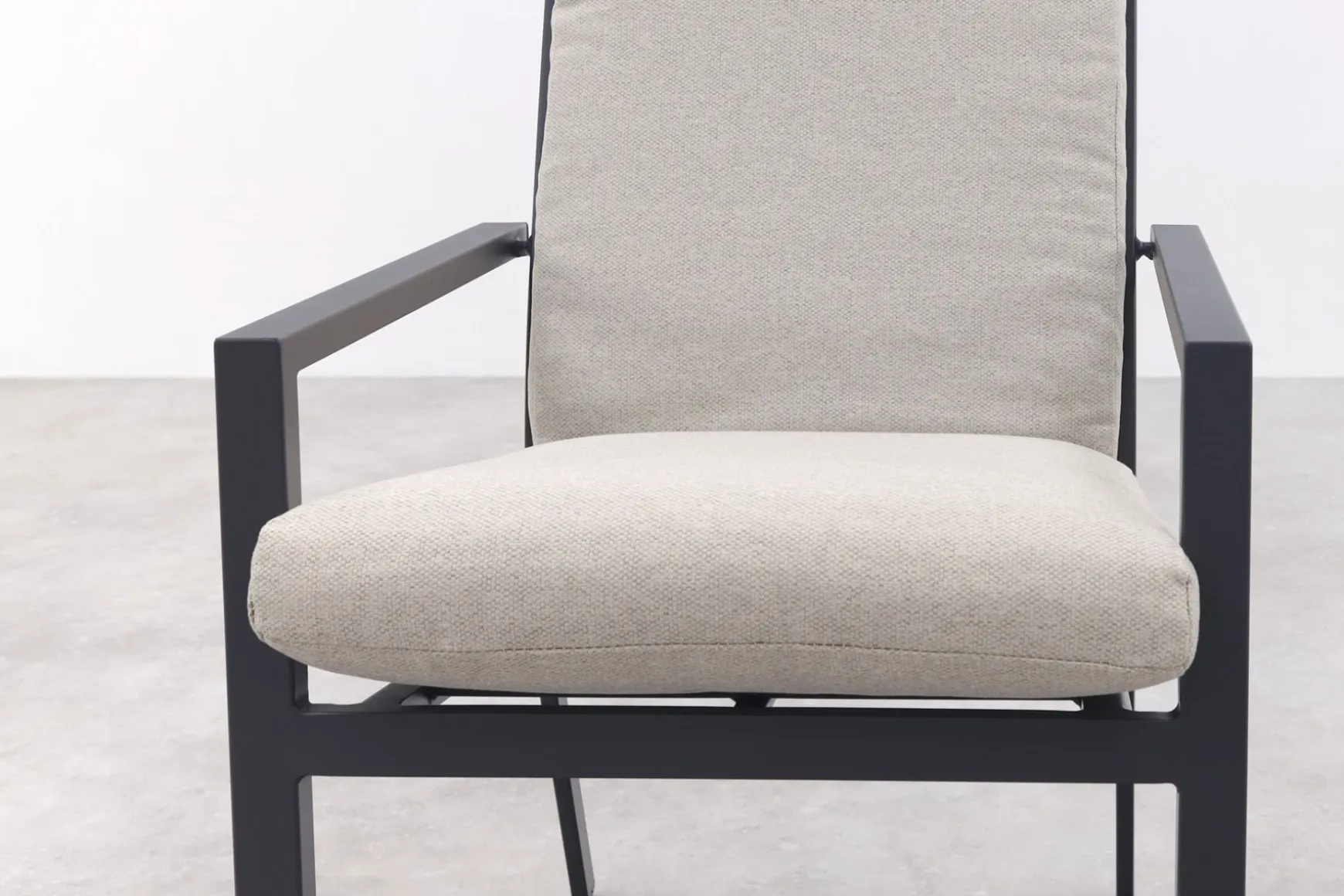 Sergio dining tuinstoel Carbon black/Desert Sand