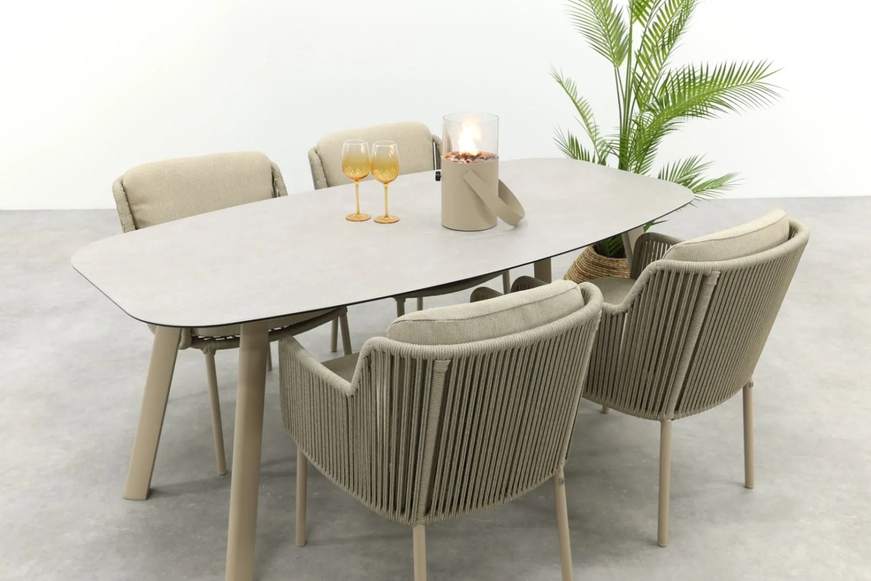 4SO Bernini/Manolo Deens ovale 4-persoons tuinset 180x95 cm. - Latte