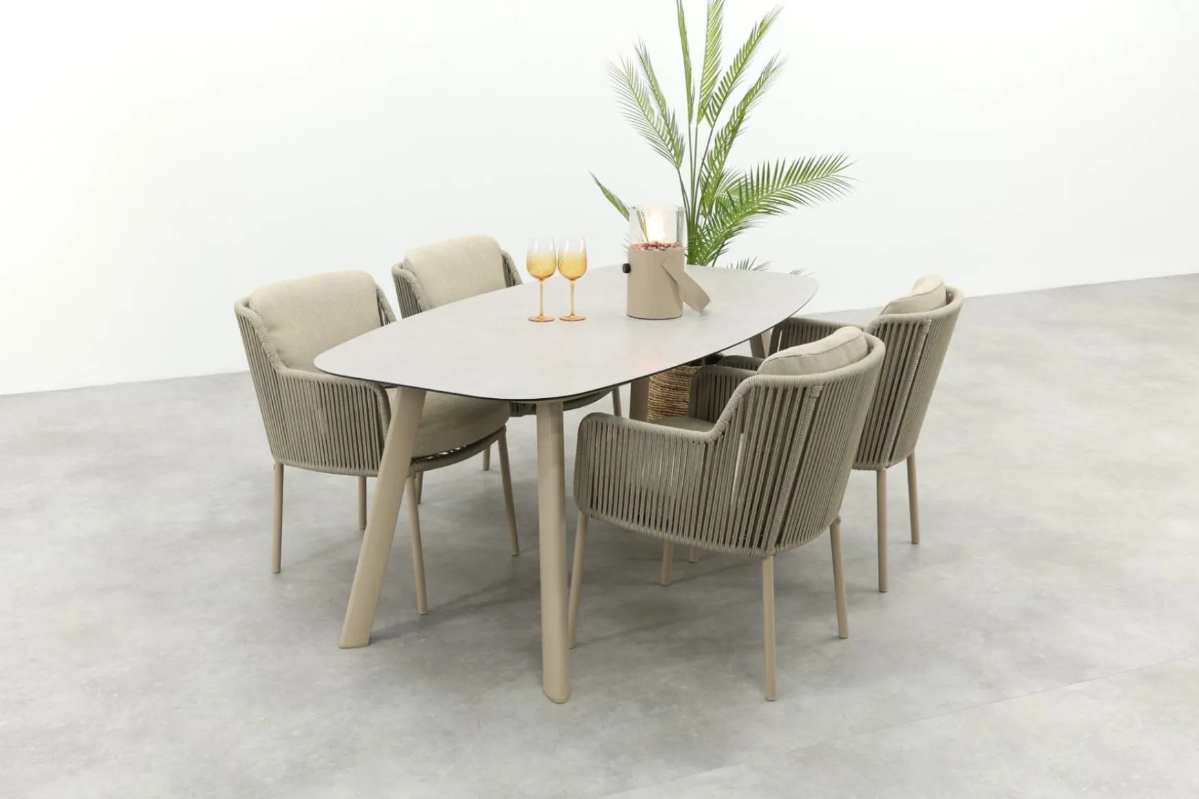 4SO Bernini/Manolo Deens ovale 4-persoons tuinset 180x95 cm. - Latte