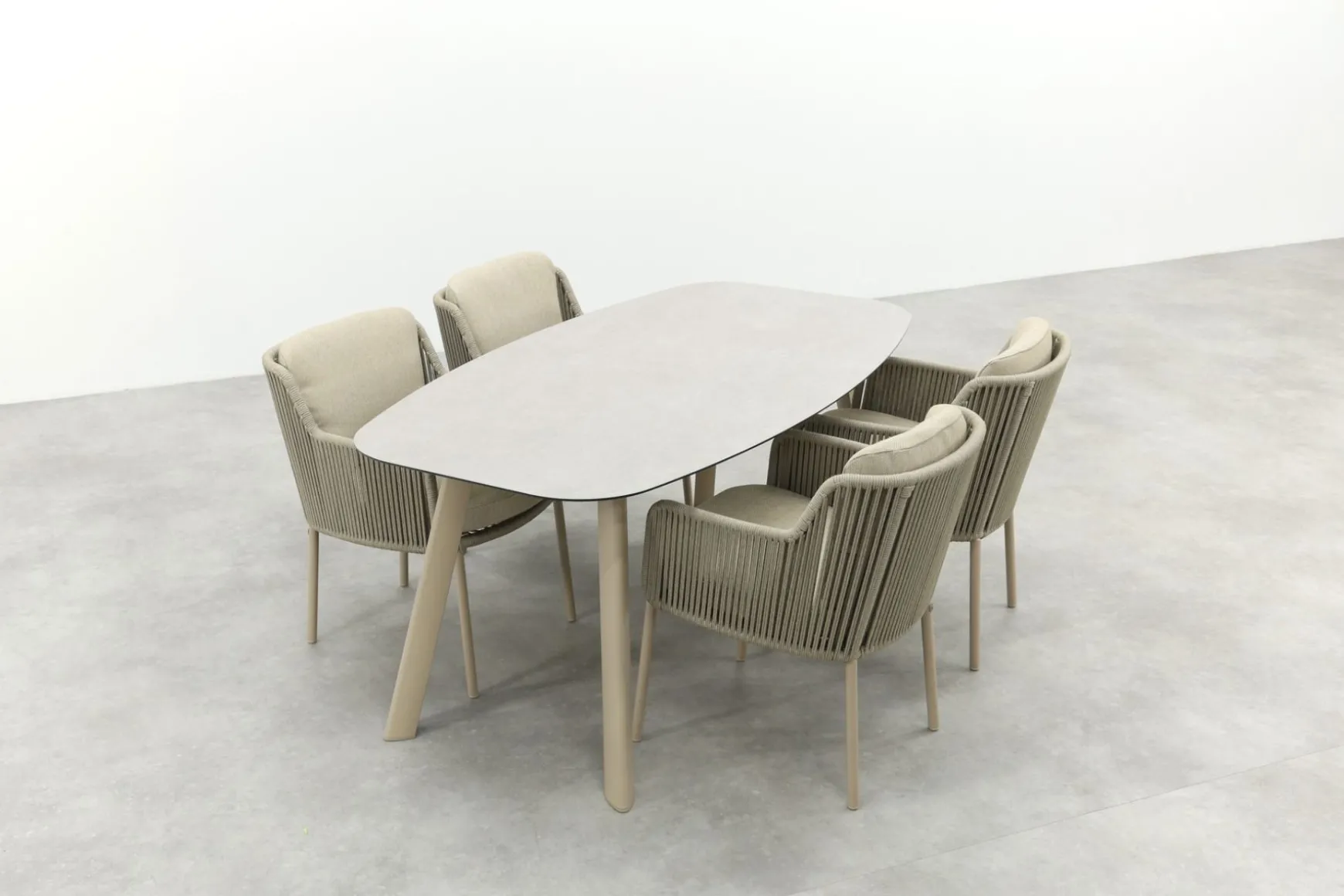 4SO Bernini/Manolo Deens ovale 4-persoons tuinset 180x95 cm. - Latte