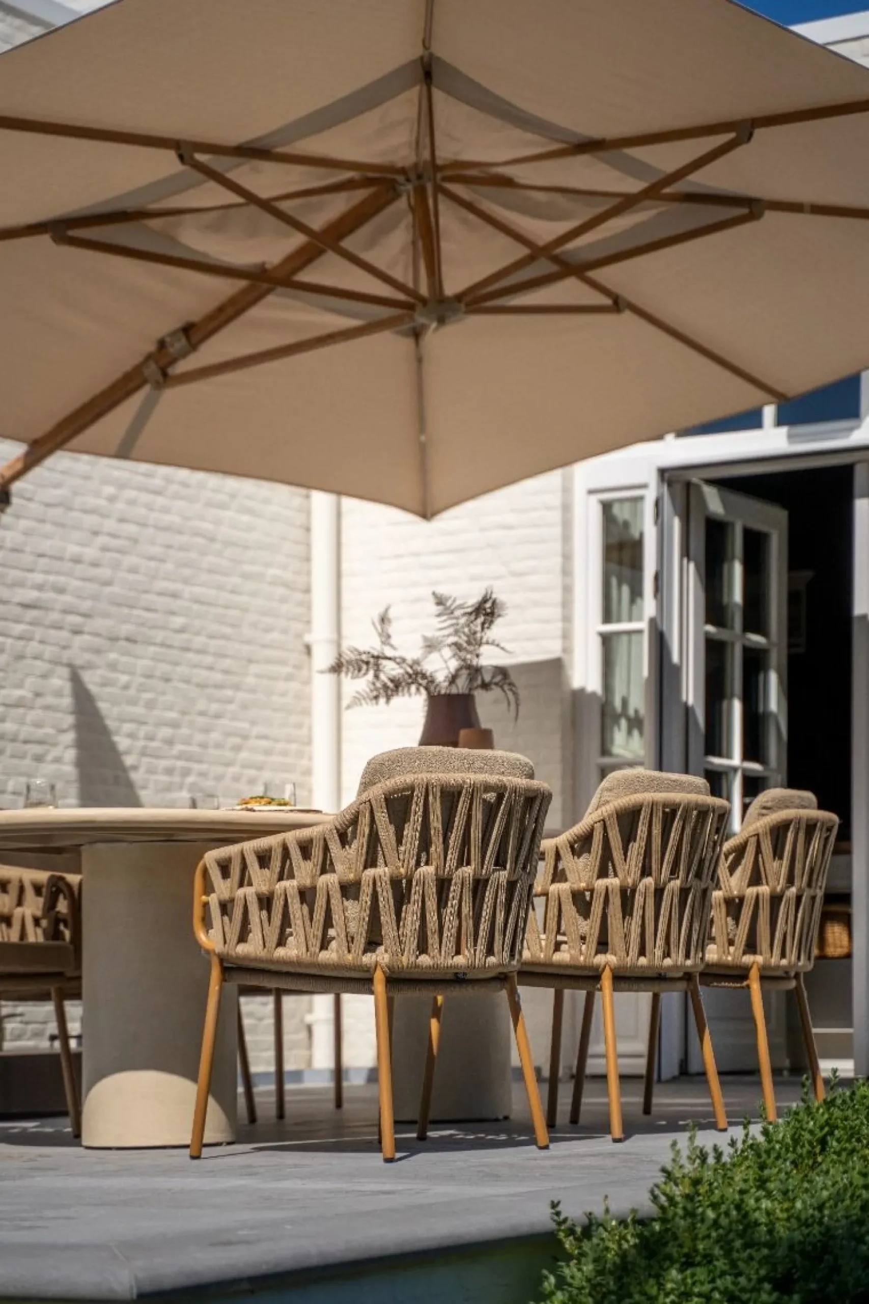 4SO Biarritz/Hampton 6-persoons ovale dining tuinset 240x105 cm. - Amber/Mortex