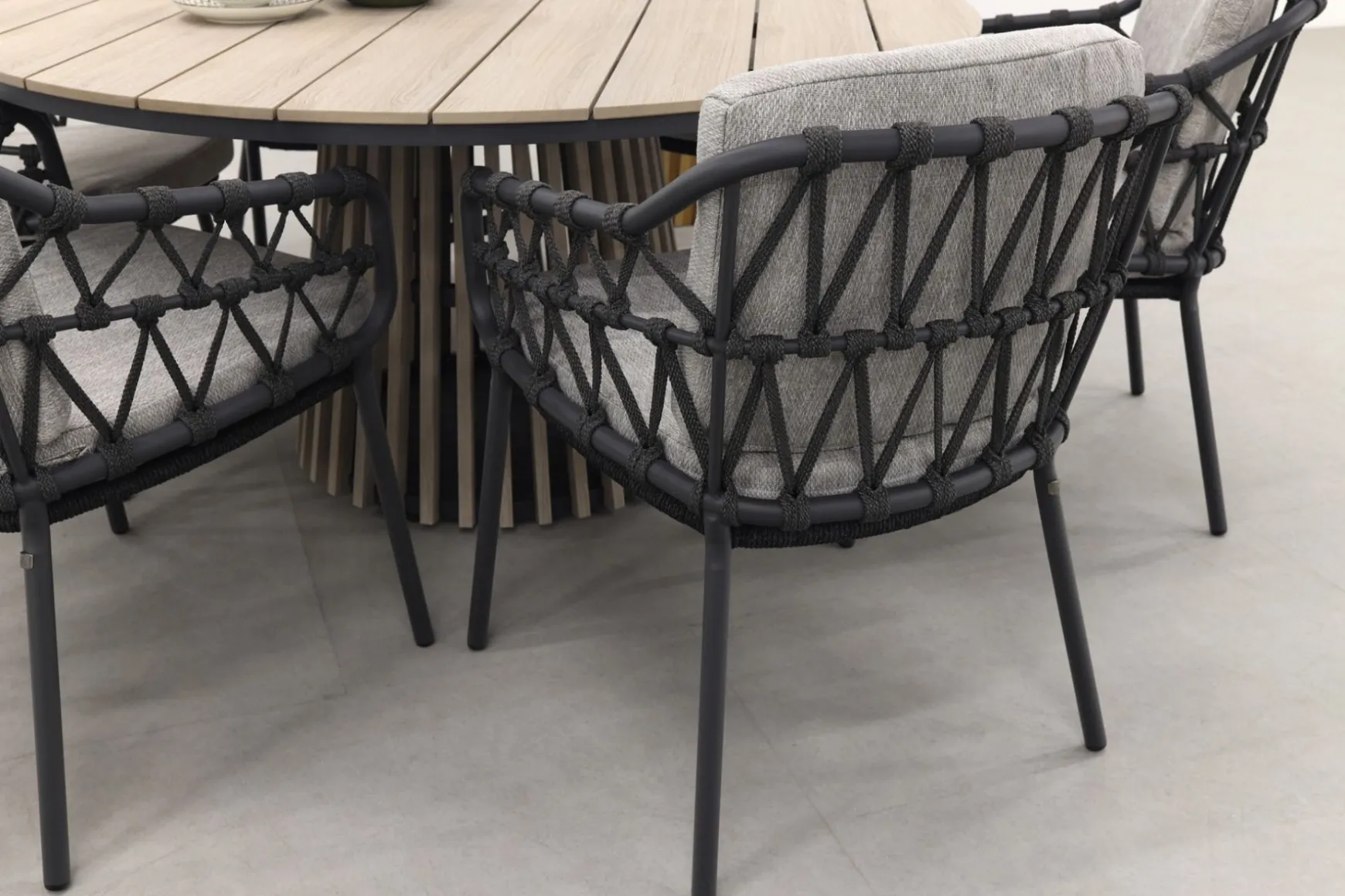 4SO Calpi/GI Trinxa ronde tuinset - 148 cm.