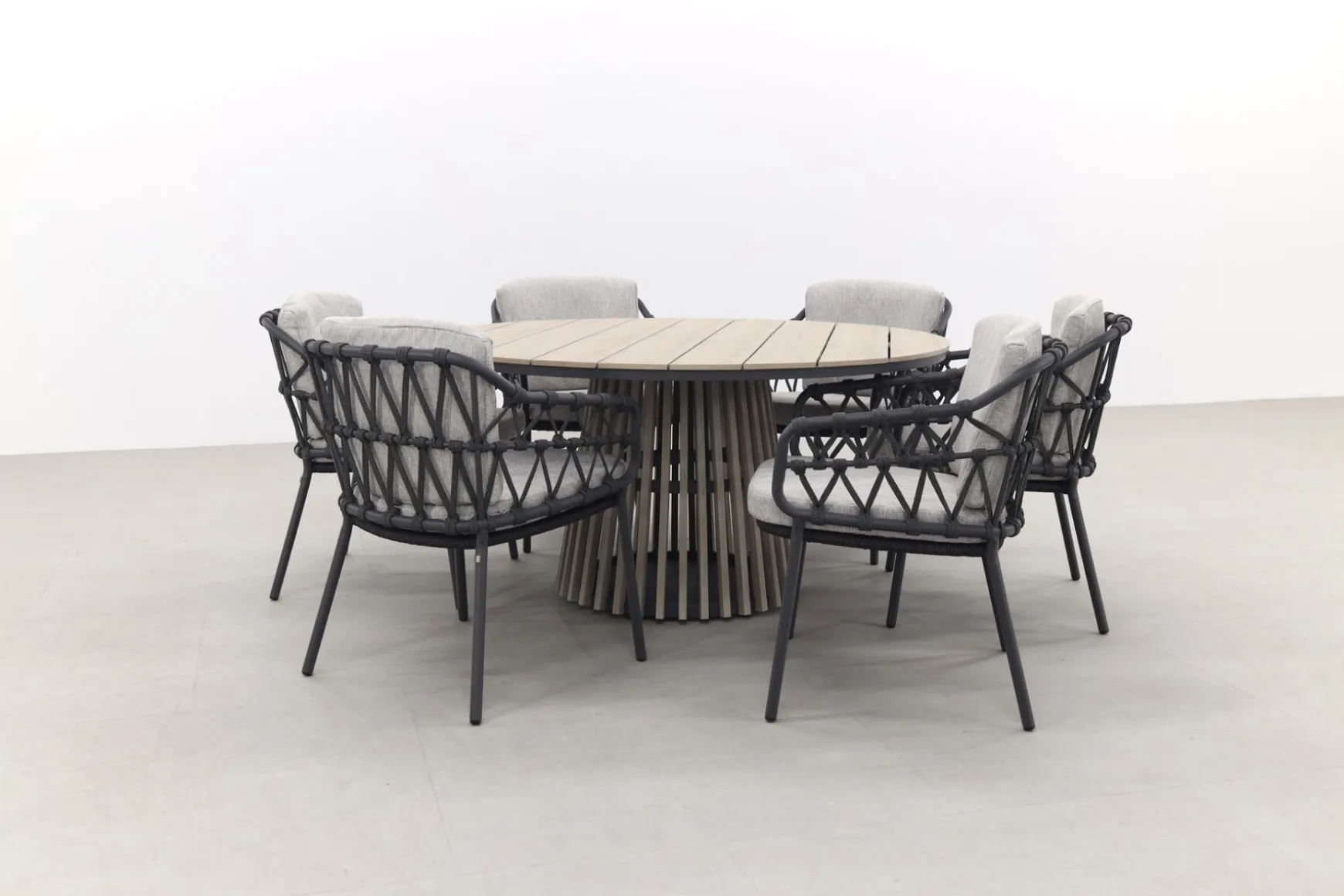 4SO Calpi/GI Trinxa ronde tuinset - 148 cm.