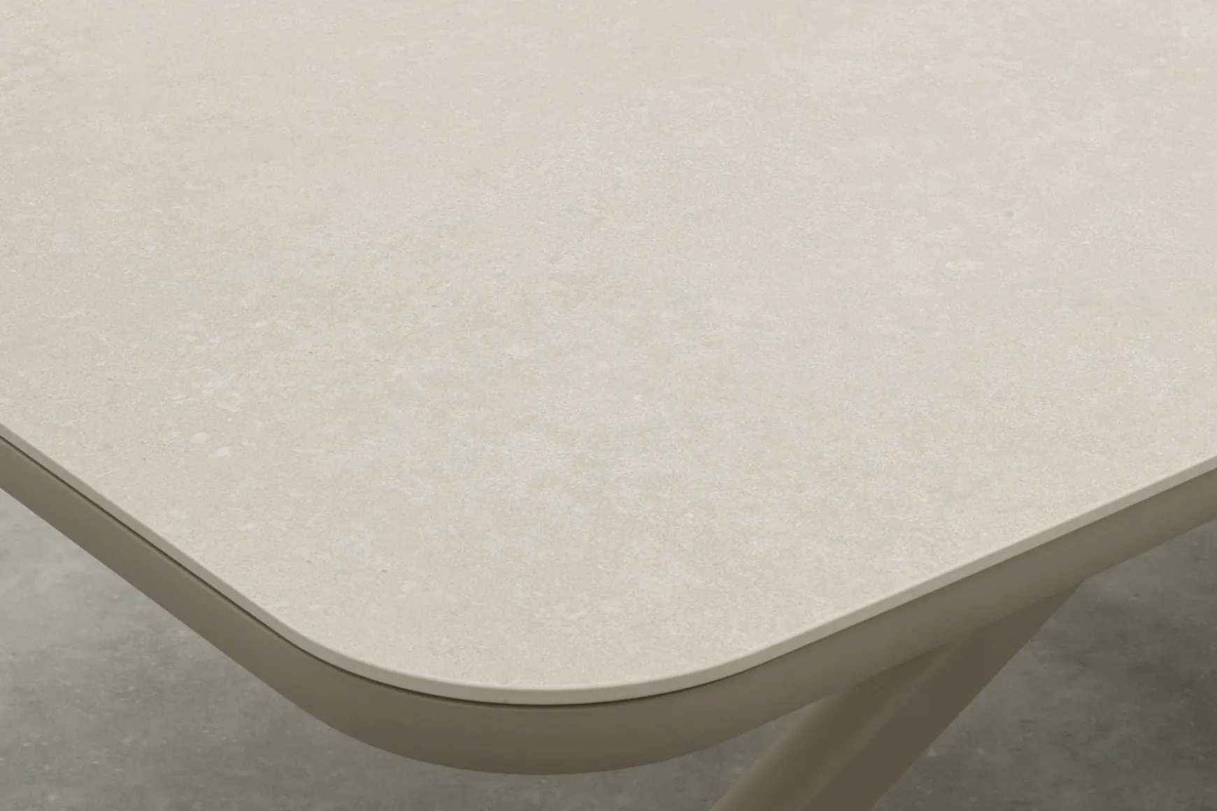 Soreno Deens ovale tuintafel 240x110 cm. - Latte