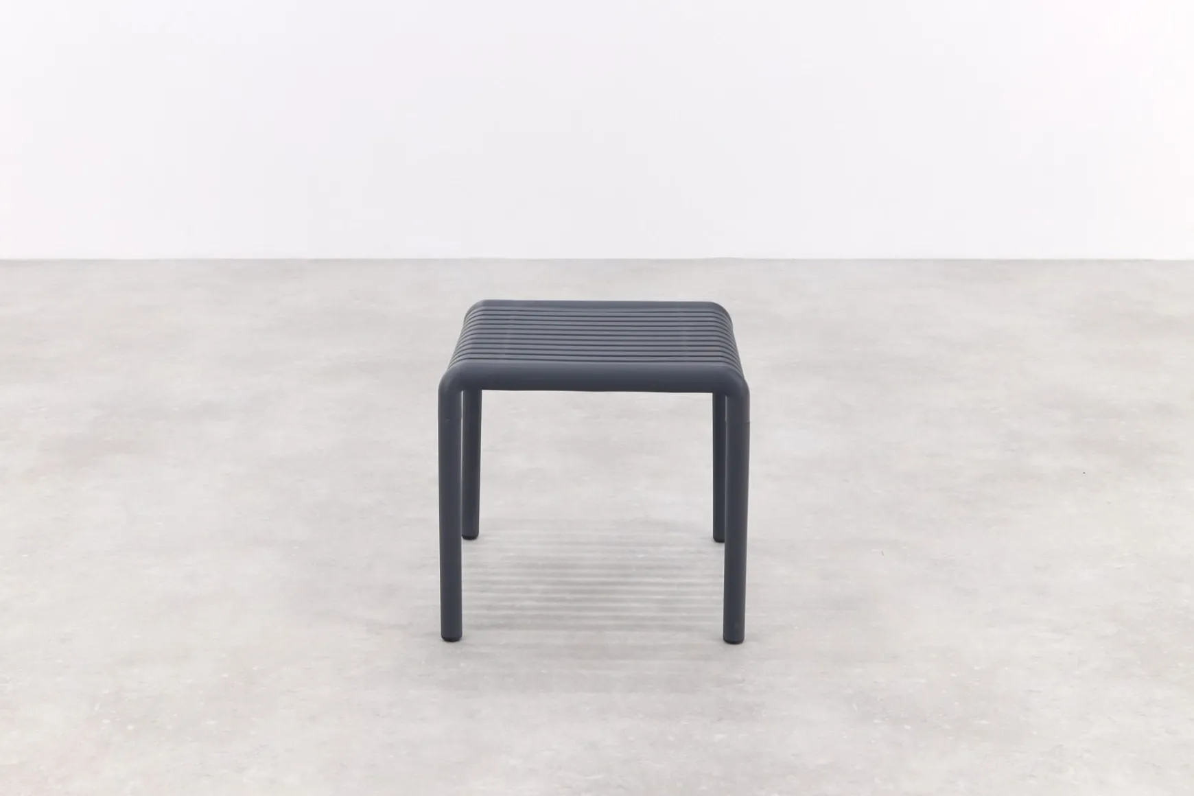 Stripe bijzettafel 45x45 - Antraciet