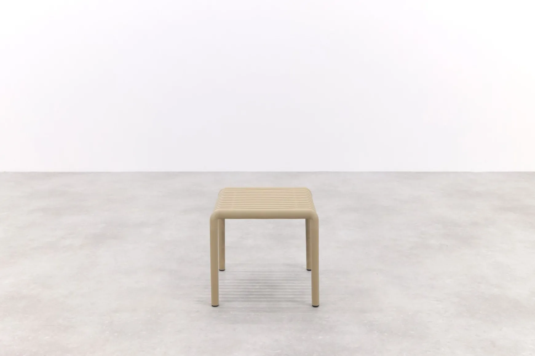 Stripe bijzettafel 45x45 - Taupe