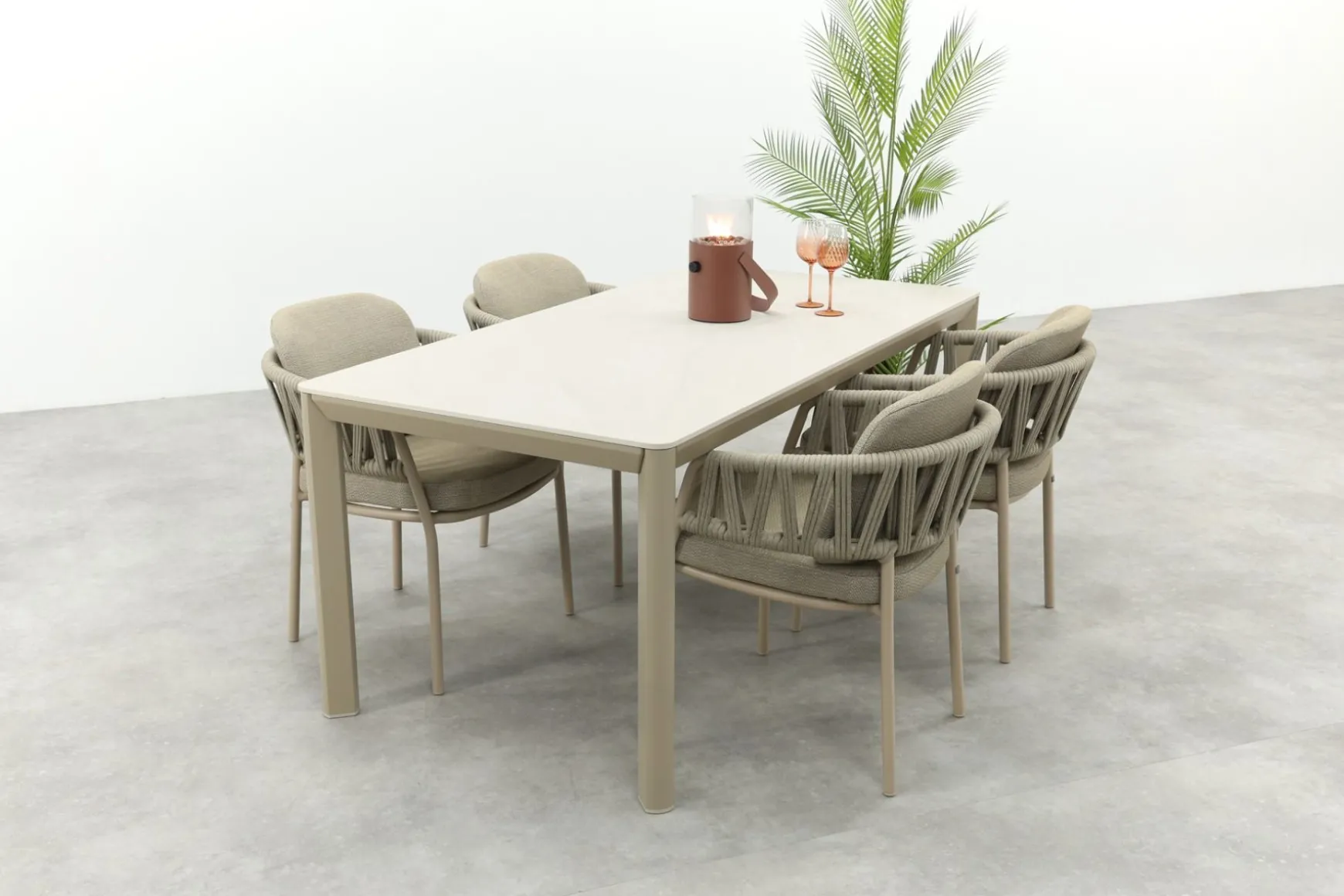 Taste Calma/Hartman Kyra rope tuinset voor 4 personen 180x90 cm. - Latte