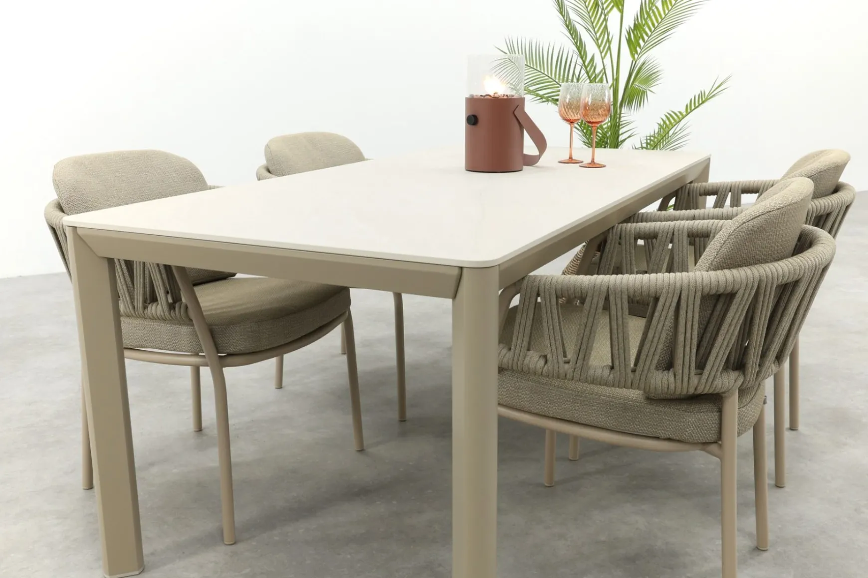 Taste Calma/Hartman Kyra rope tuinset voor 4 personen 180x90 cm. - Latte