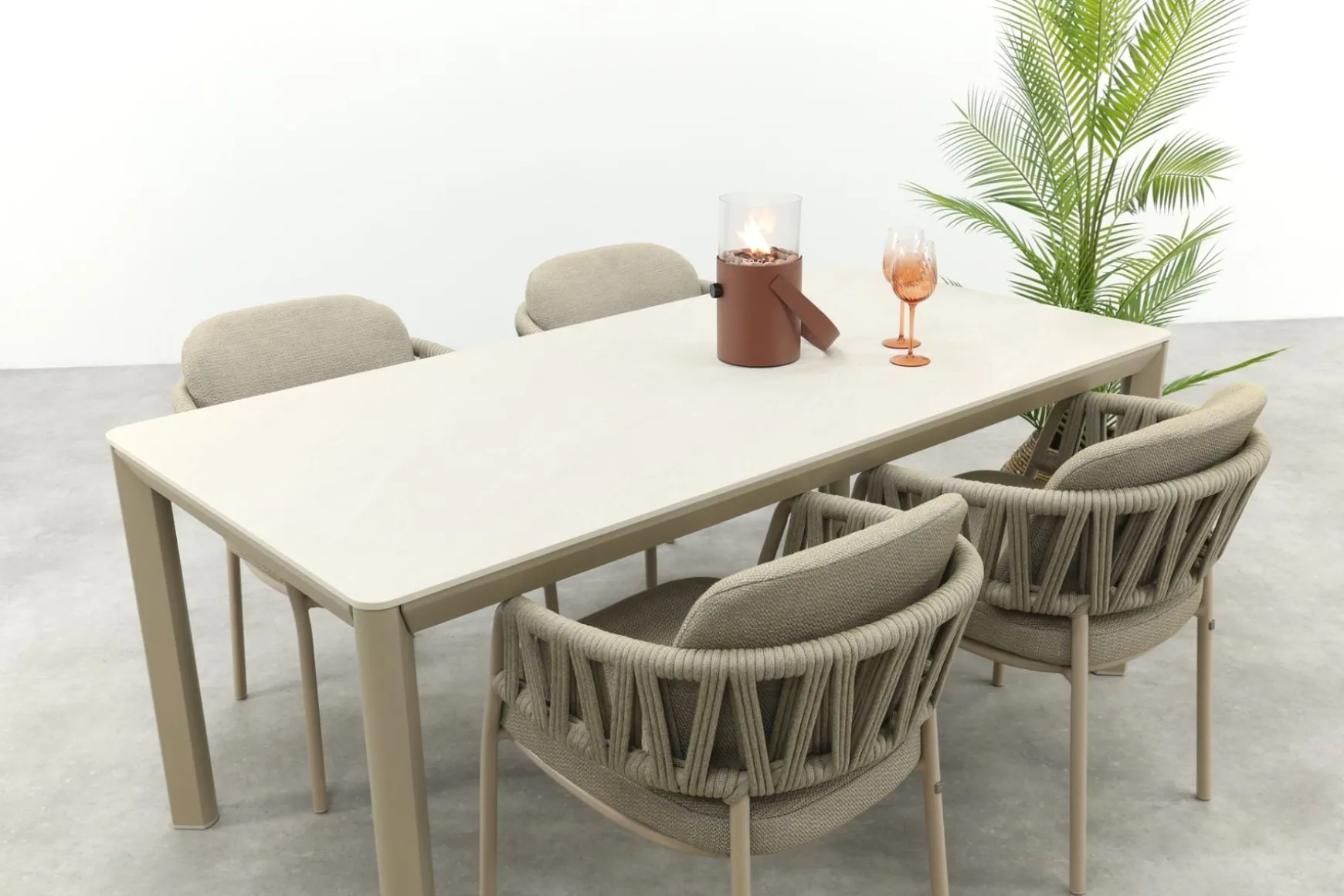 Taste Calma/Hartman Kyra rope tuinset voor 4 personen 180x90 cm. - Latte