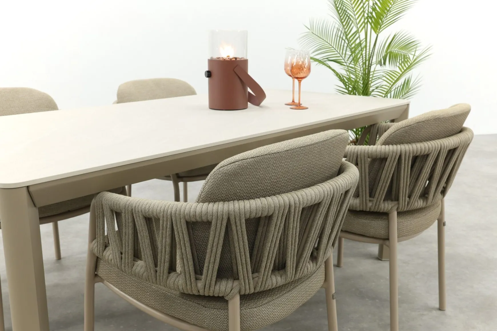 Taste Calma/Hartman Kyra rope tuinset voor 4 personen 180x90 cm. - Latte