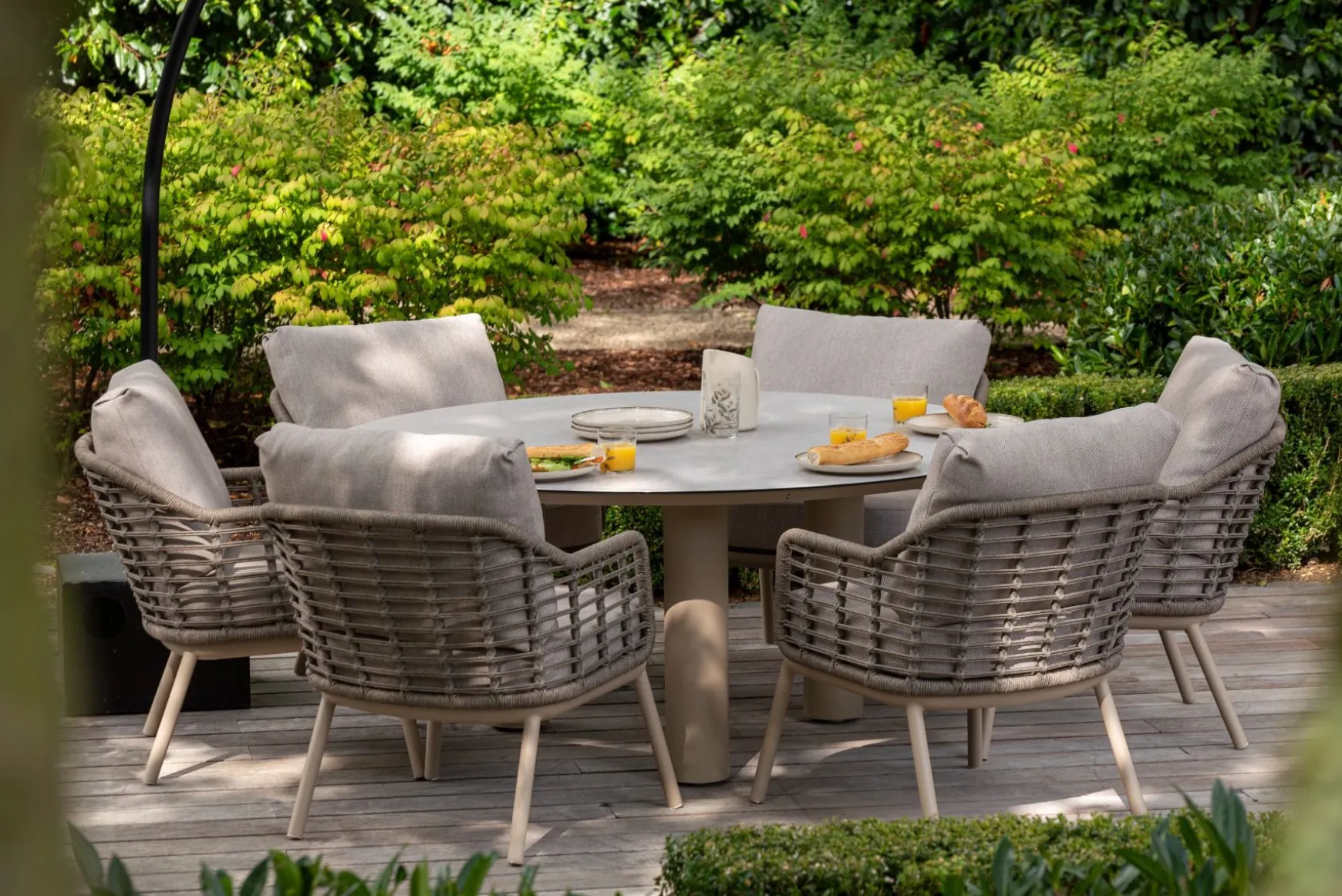 Taste Donato low dining tuintafel Ø160 cm. - Latte