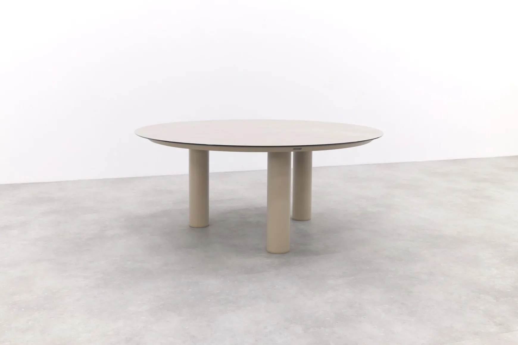 Taste Donato low dining tuintafel Ø160 cm. - Latte