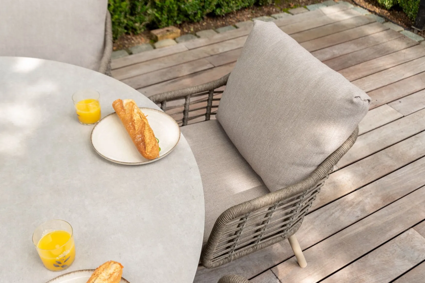 Taste Donato low dining tuintafel Ø160 cm. - Latte