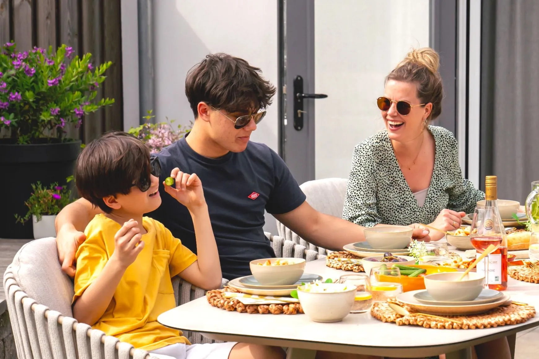 Taste Eva/Manolo 6-persoons Deens ovale dining tuinset 240x103 cm. - Latte