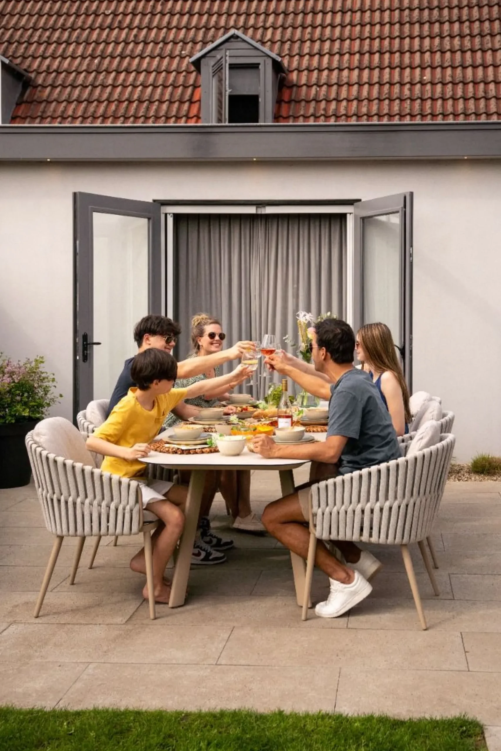 Taste Eva/Manolo 6-persoons Deens ovale dining tuinset 240x103 cm. - Latte