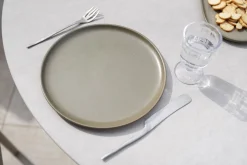 Taste Sarah ronde low dining tuintafel Ø130 cm. - Latte