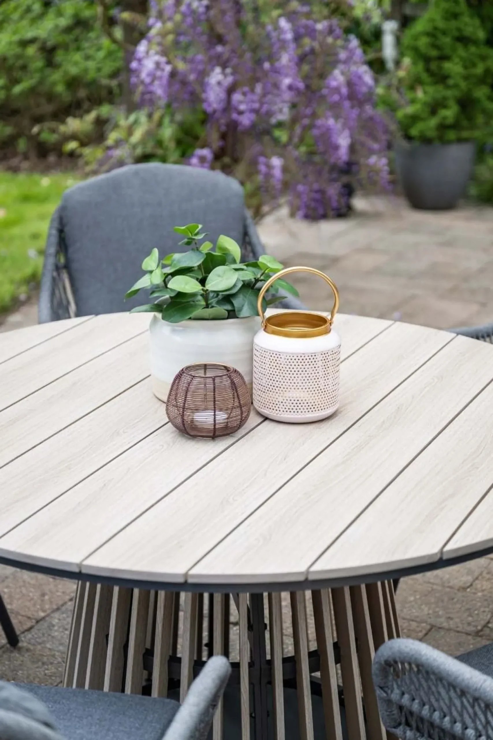 Trinxa ronde tuintafel Ø148 cm. - lichtgrijs