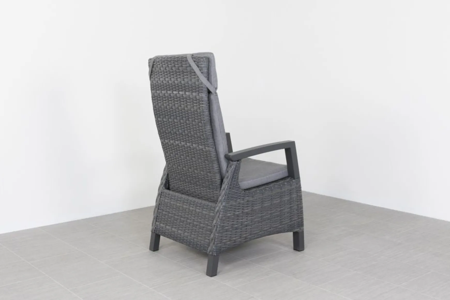 Verstelbare tuinset - Darwin wicker tuinstoel + Admiral tuintafel 224 cm.