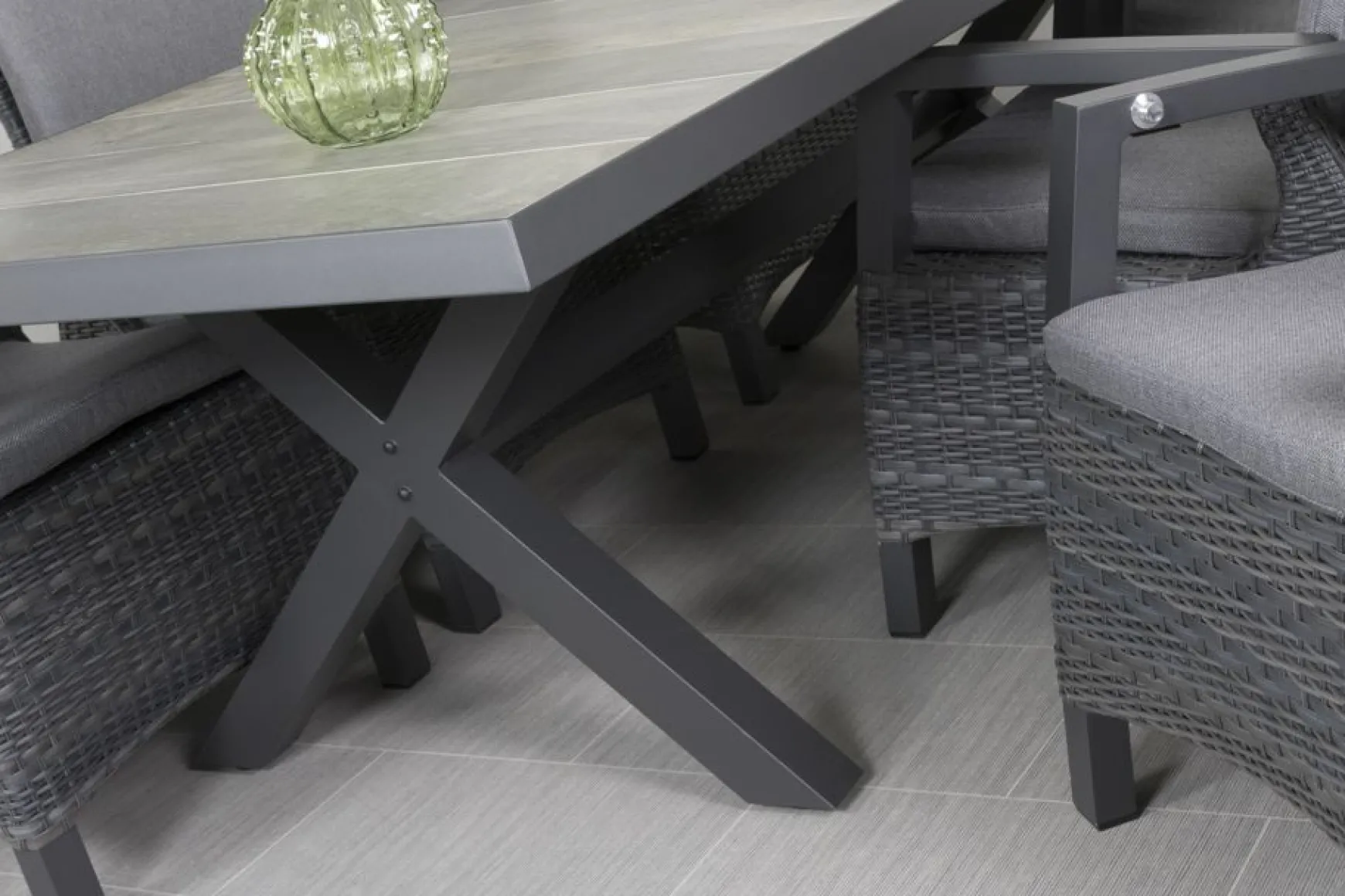 Verstelbare tuinset - Darwin wicker tuinstoel + Admiral tuintafel 224 cm.