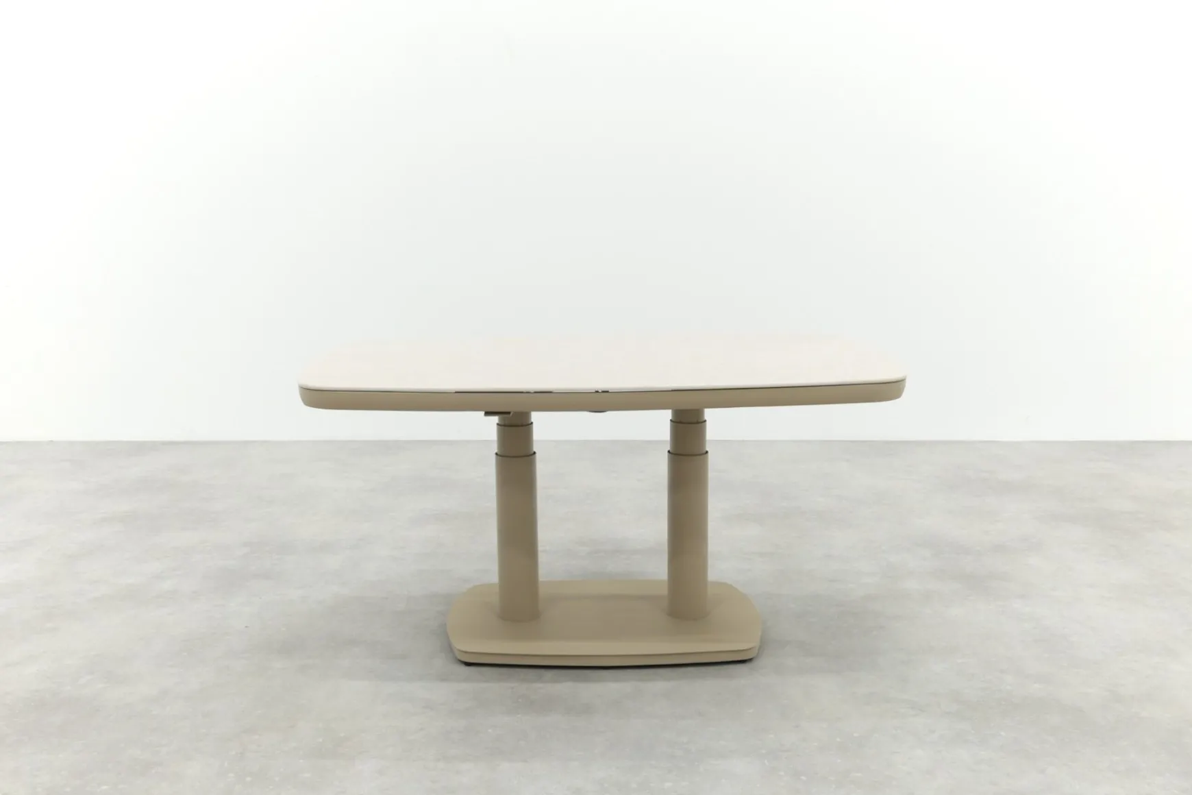 Welton up&down verstelbare tuintafel 135x83 cm. - Latte