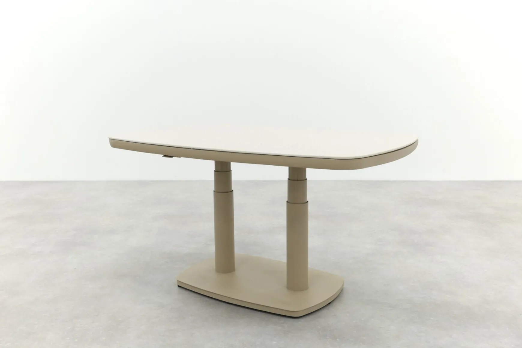Welton up&down verstelbare tuintafel 135x83 cm. - Latte