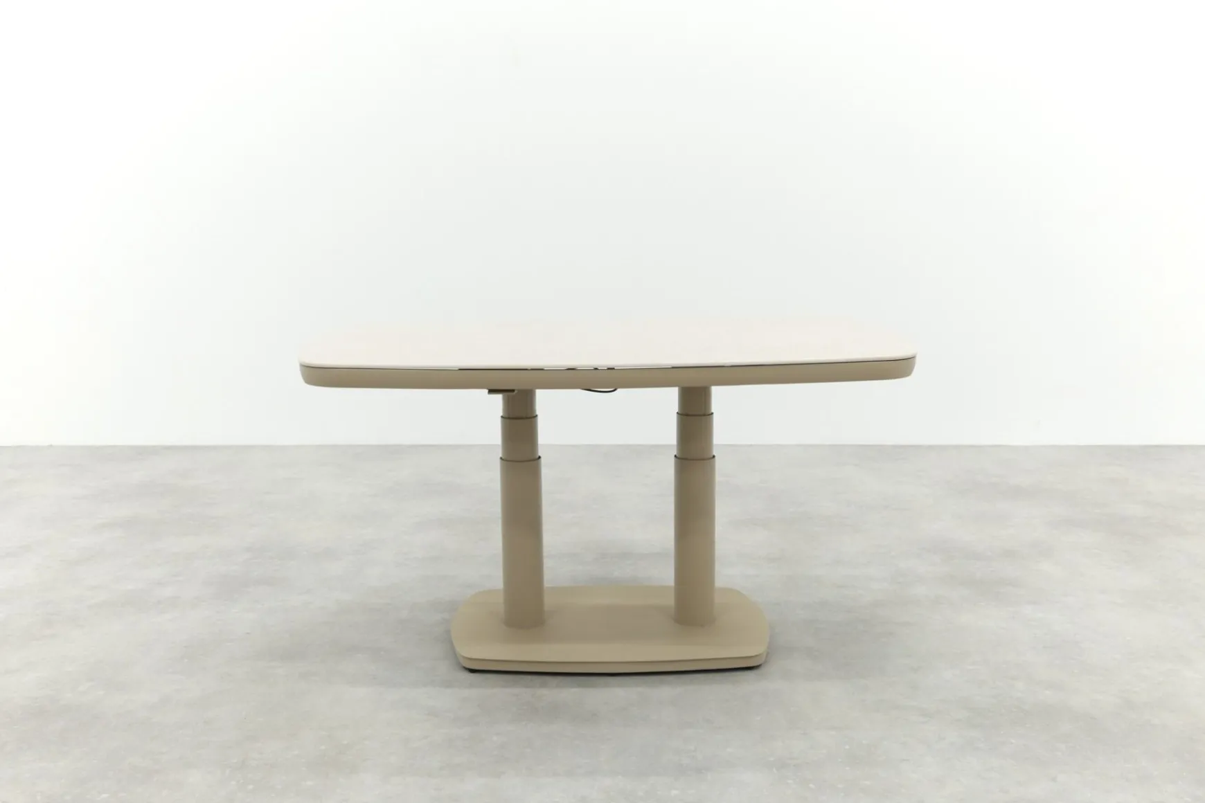 Welton up&down verstelbare tuintafel 135x83 cm. - Latte