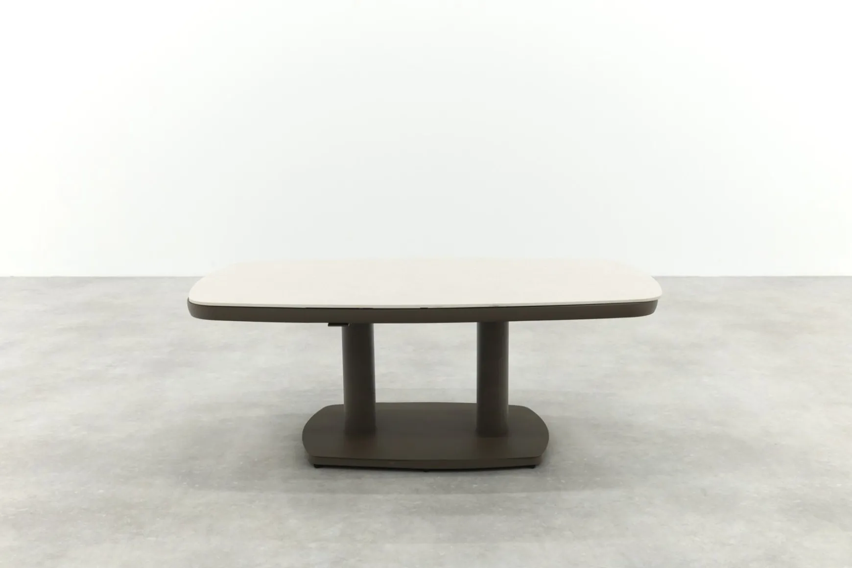 Welton up&down verstelbare tuintafel 135x83 cm. - Terre