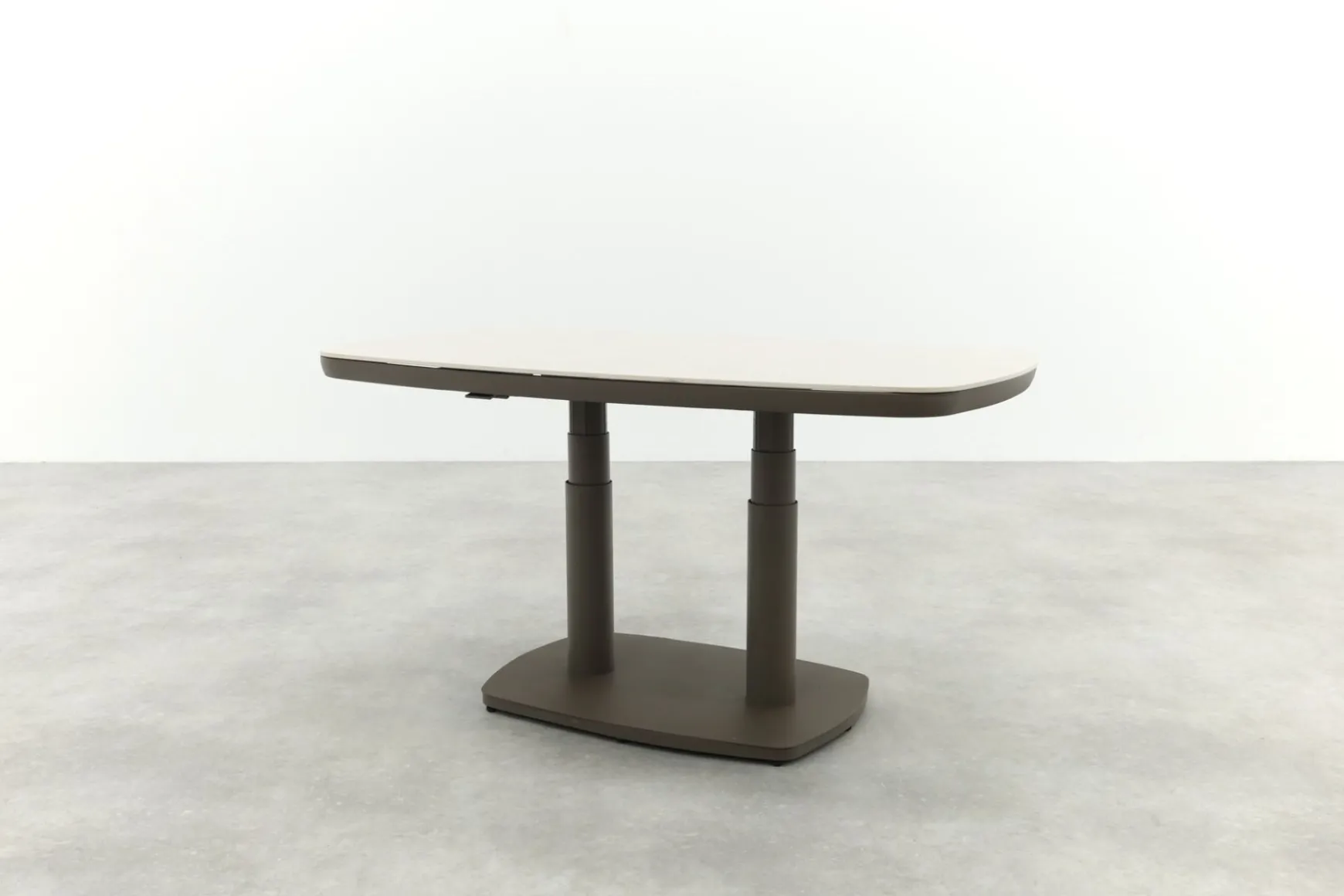 Welton up&down verstelbare tuintafel 135x83 cm. - Terre