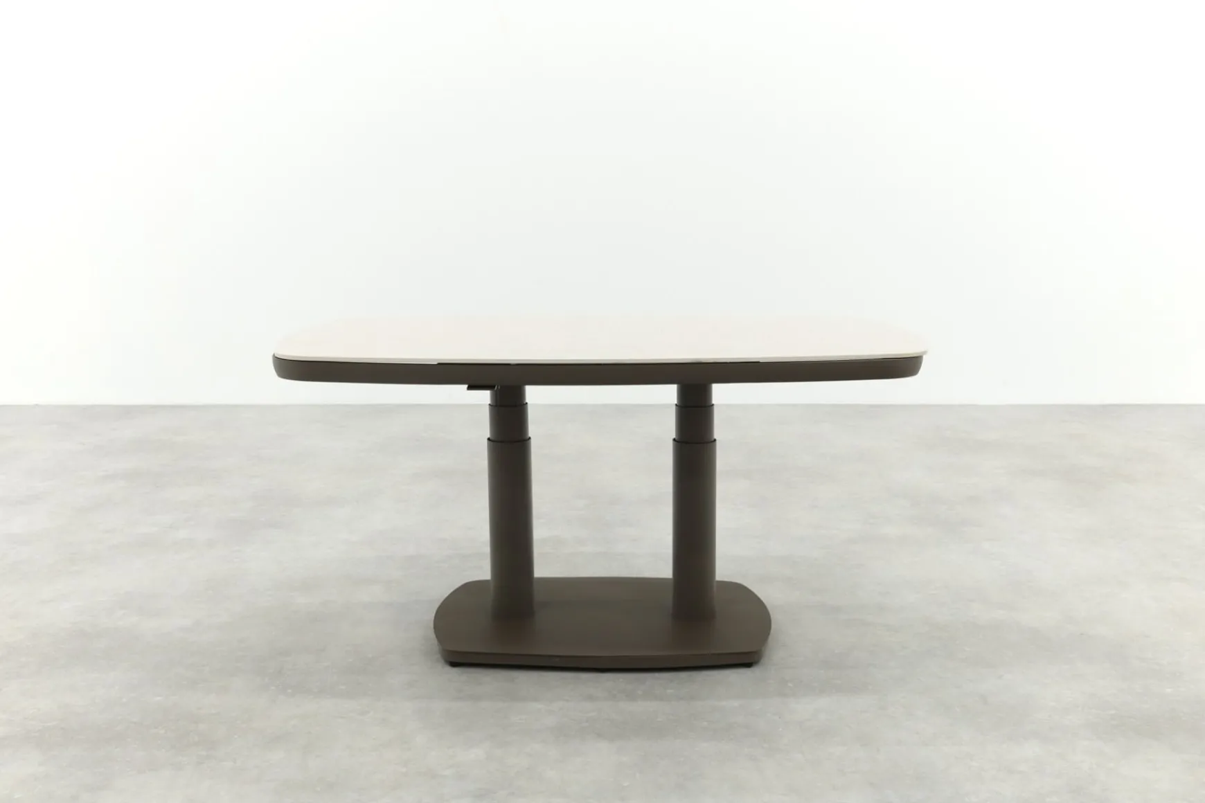 Welton up&down verstelbare tuintafel 135x83 cm. - Terre