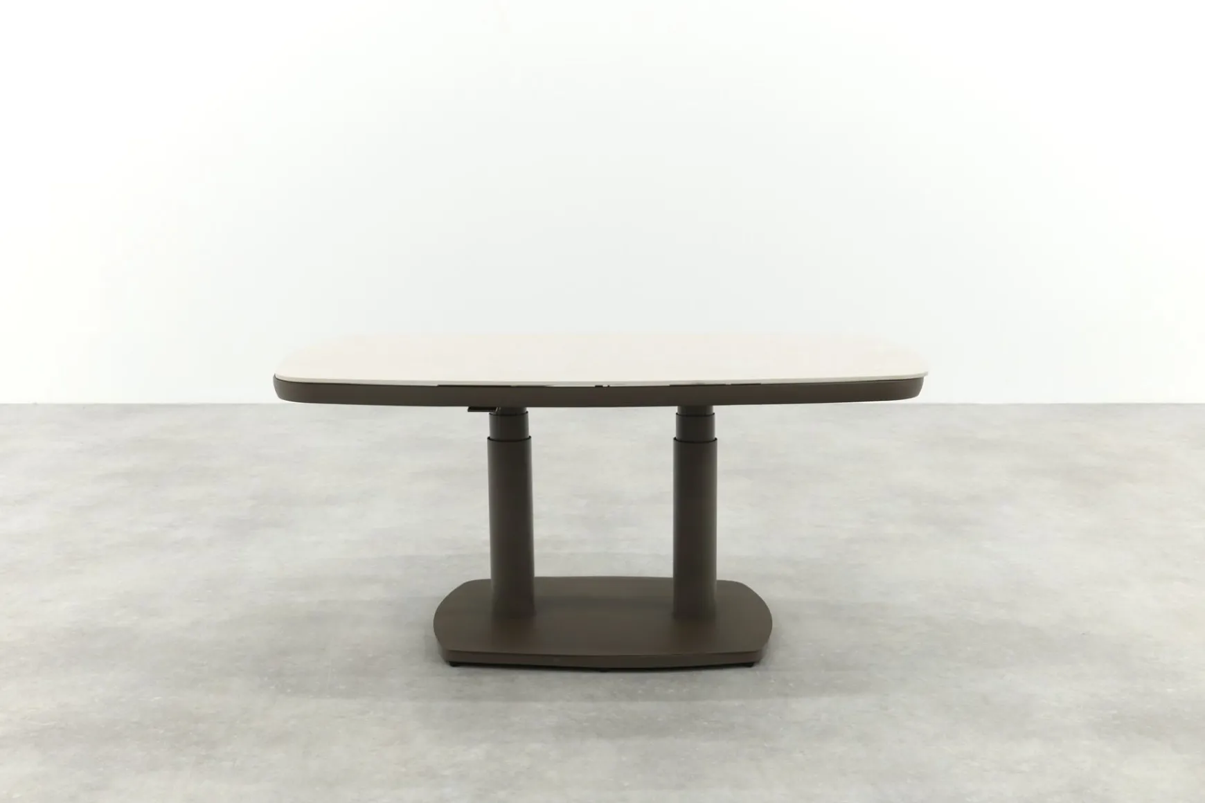 Welton up&down verstelbare tuintafel 135x83 cm. - Terre