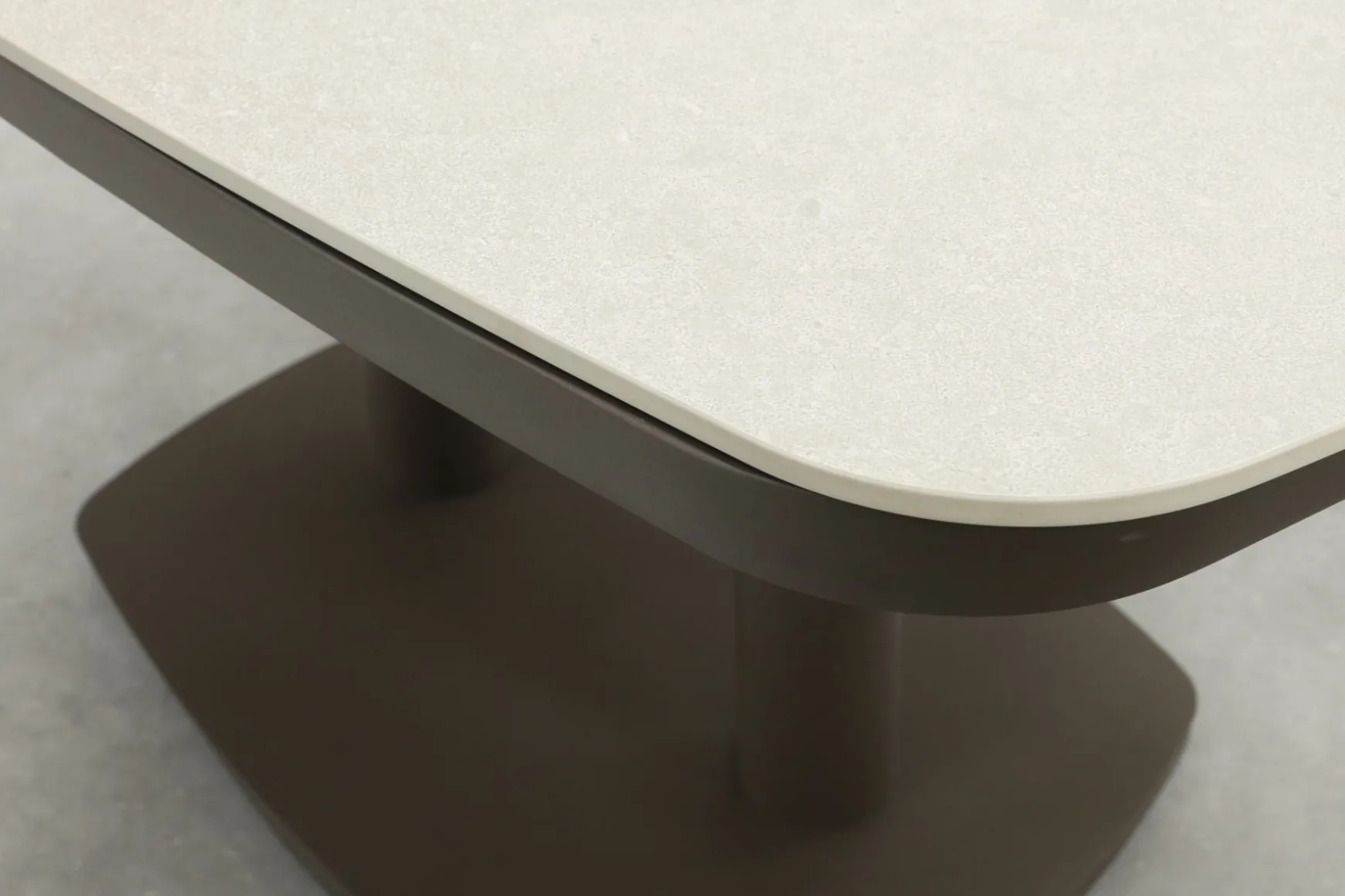 Welton up&down verstelbare tuintafel 135x83 cm. - Terre