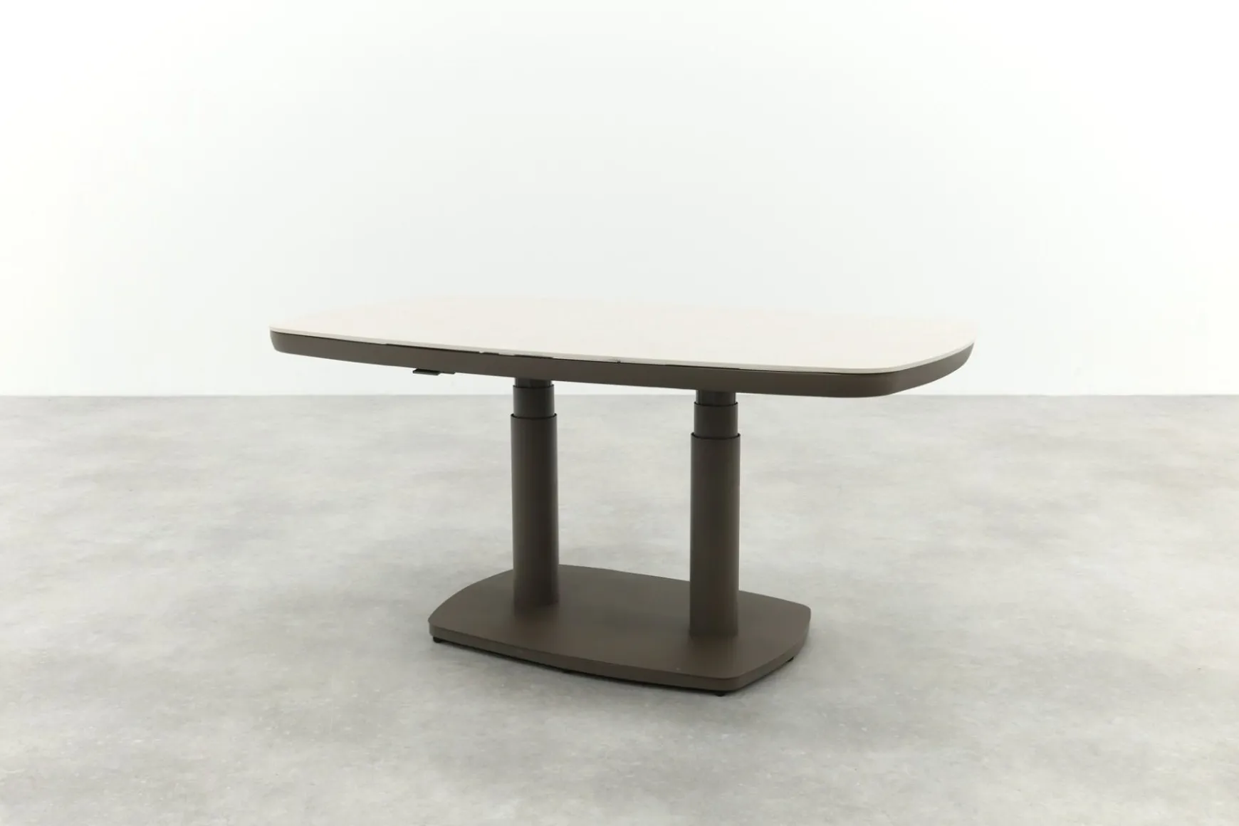 Welton up&down verstelbare tuintafel 135x83 cm. - Terre