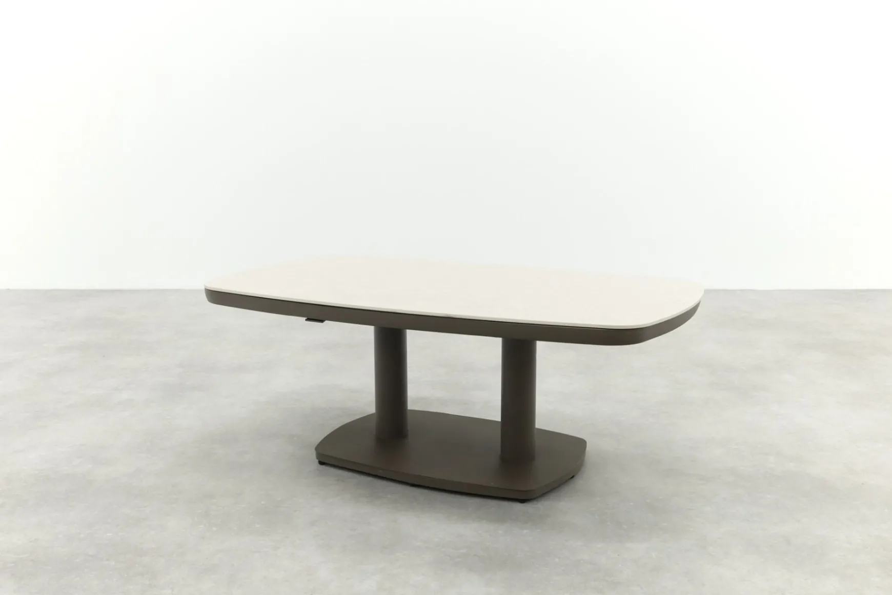Welton up&down verstelbare tuintafel 135x83 cm. - Terre